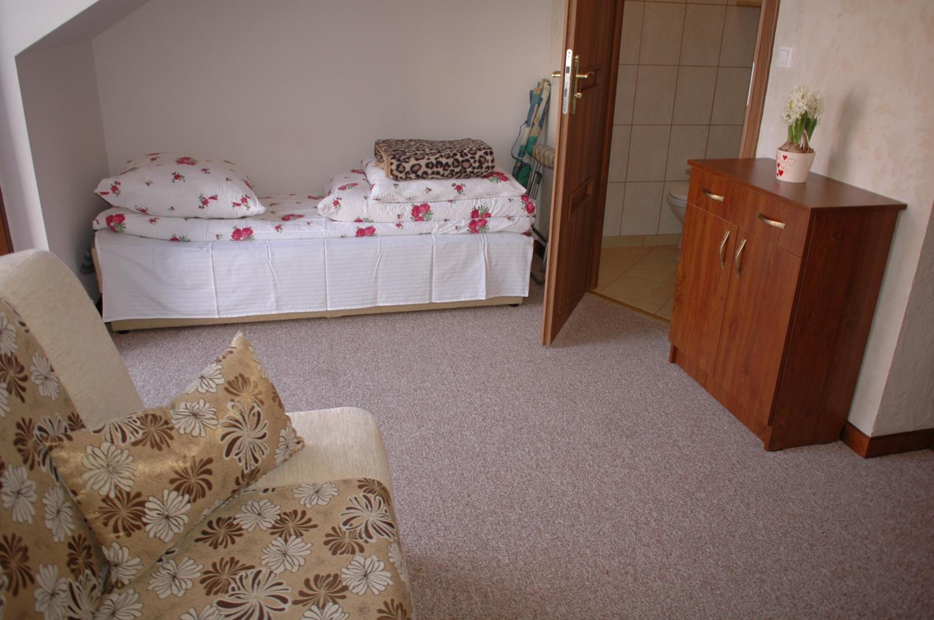 Double or Twin Room - Photo 10