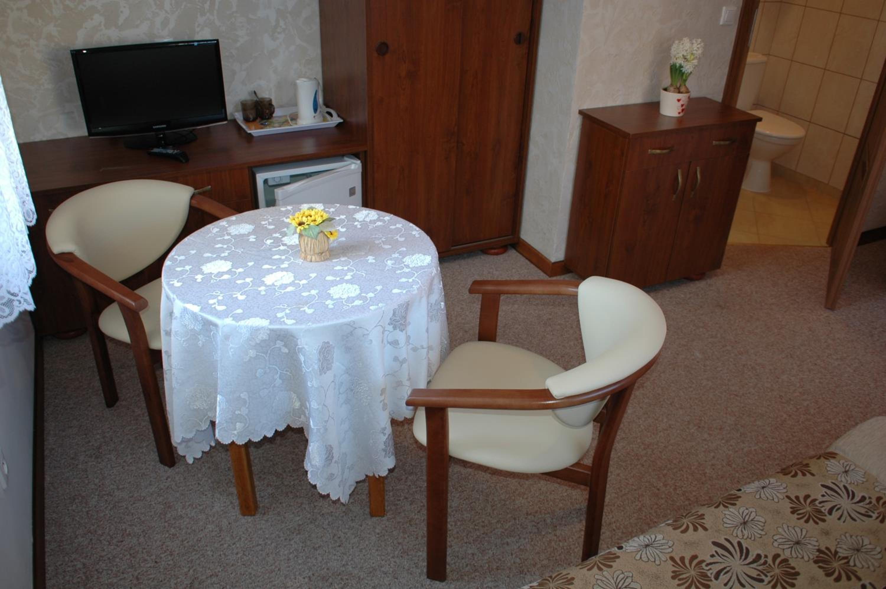 Double or Twin Room - Photo 9