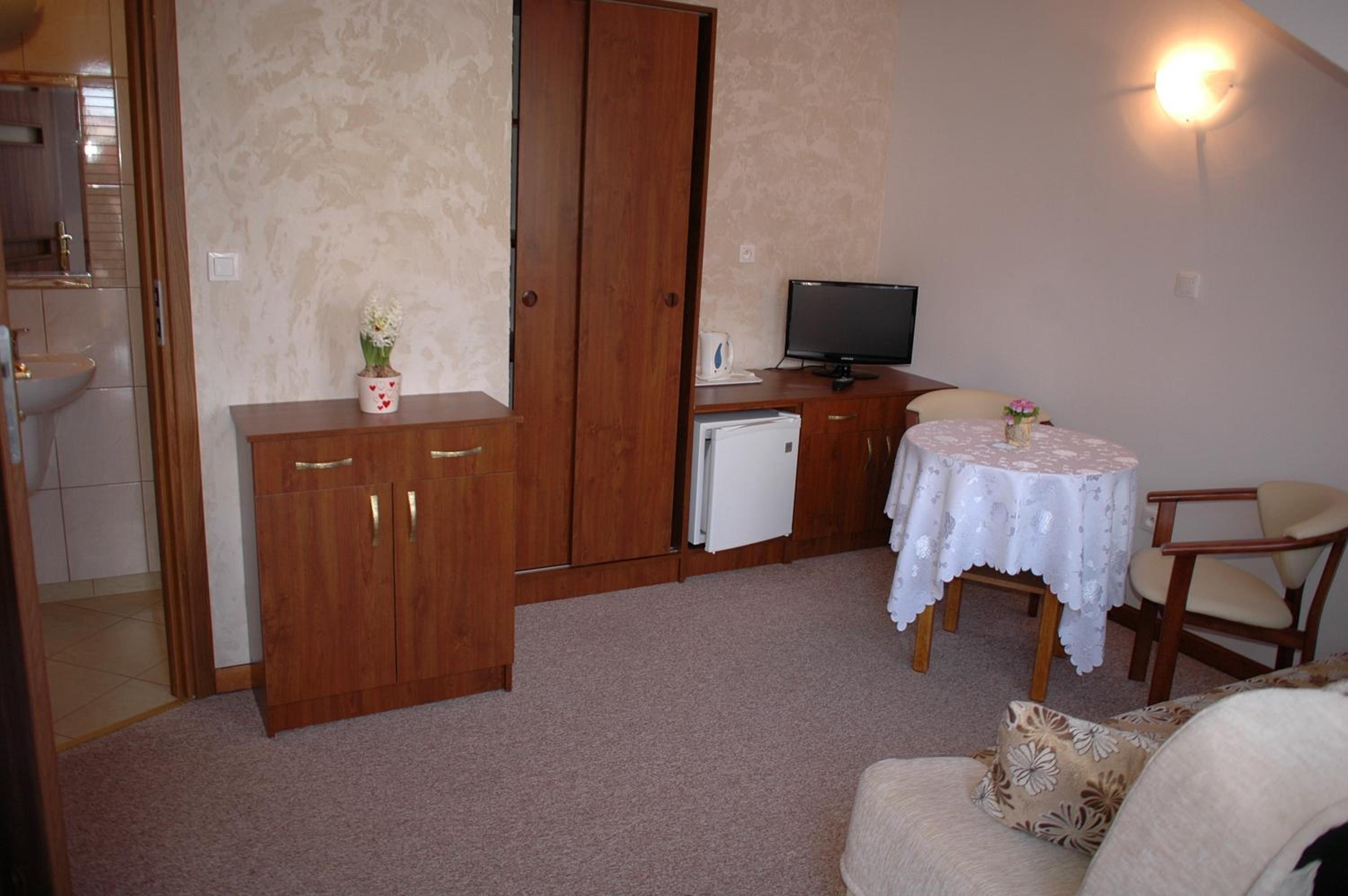 Double or Twin Room - Photo 3