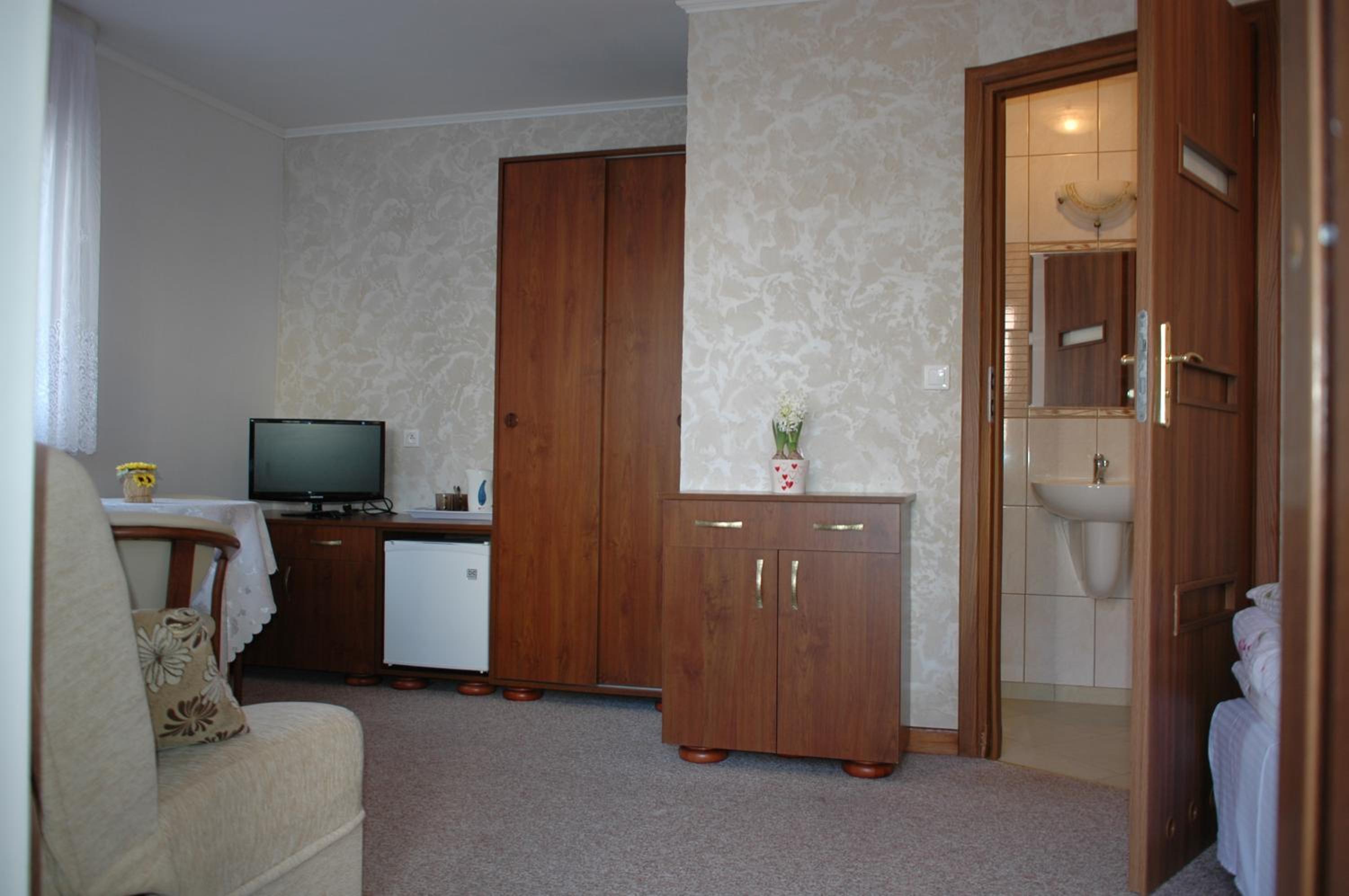 Double or Twin Room - Photo 2