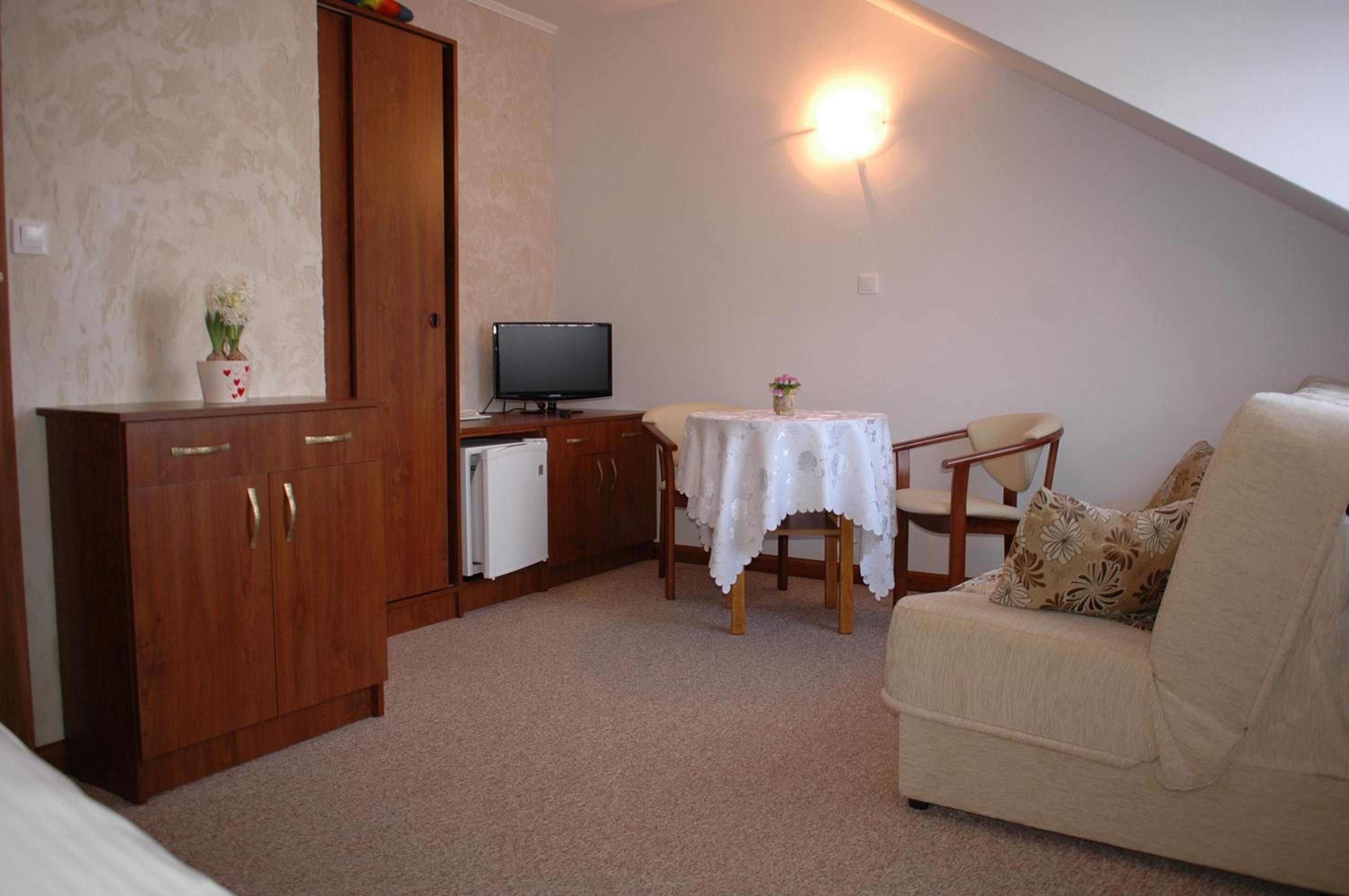 Double or Twin Room - Photo 13