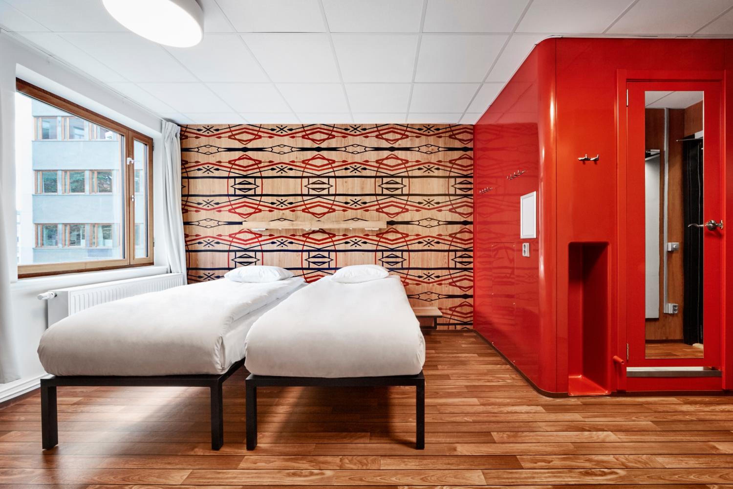 Superior Twin with private Bathroom