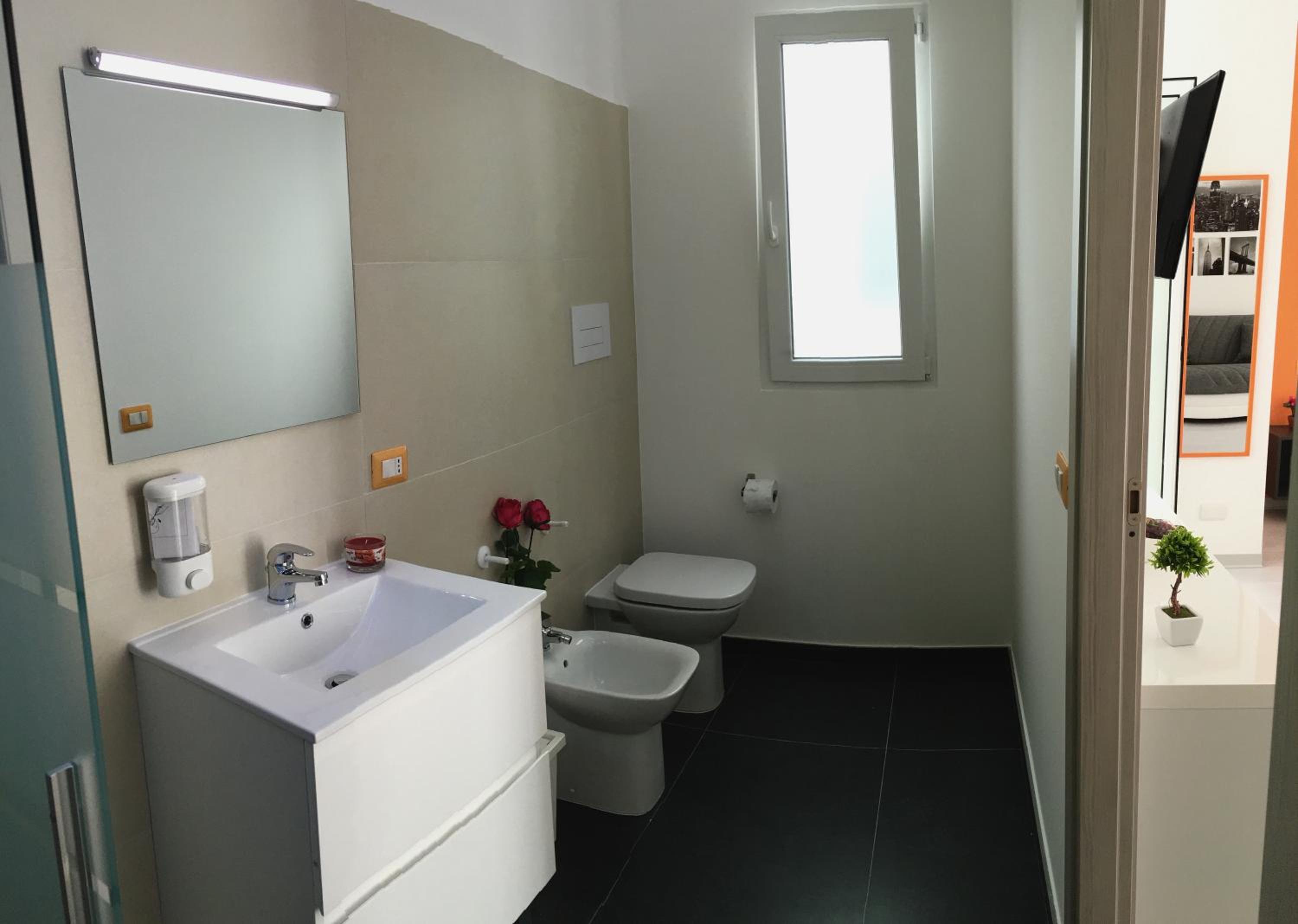 Studio Apartment - Photo 2