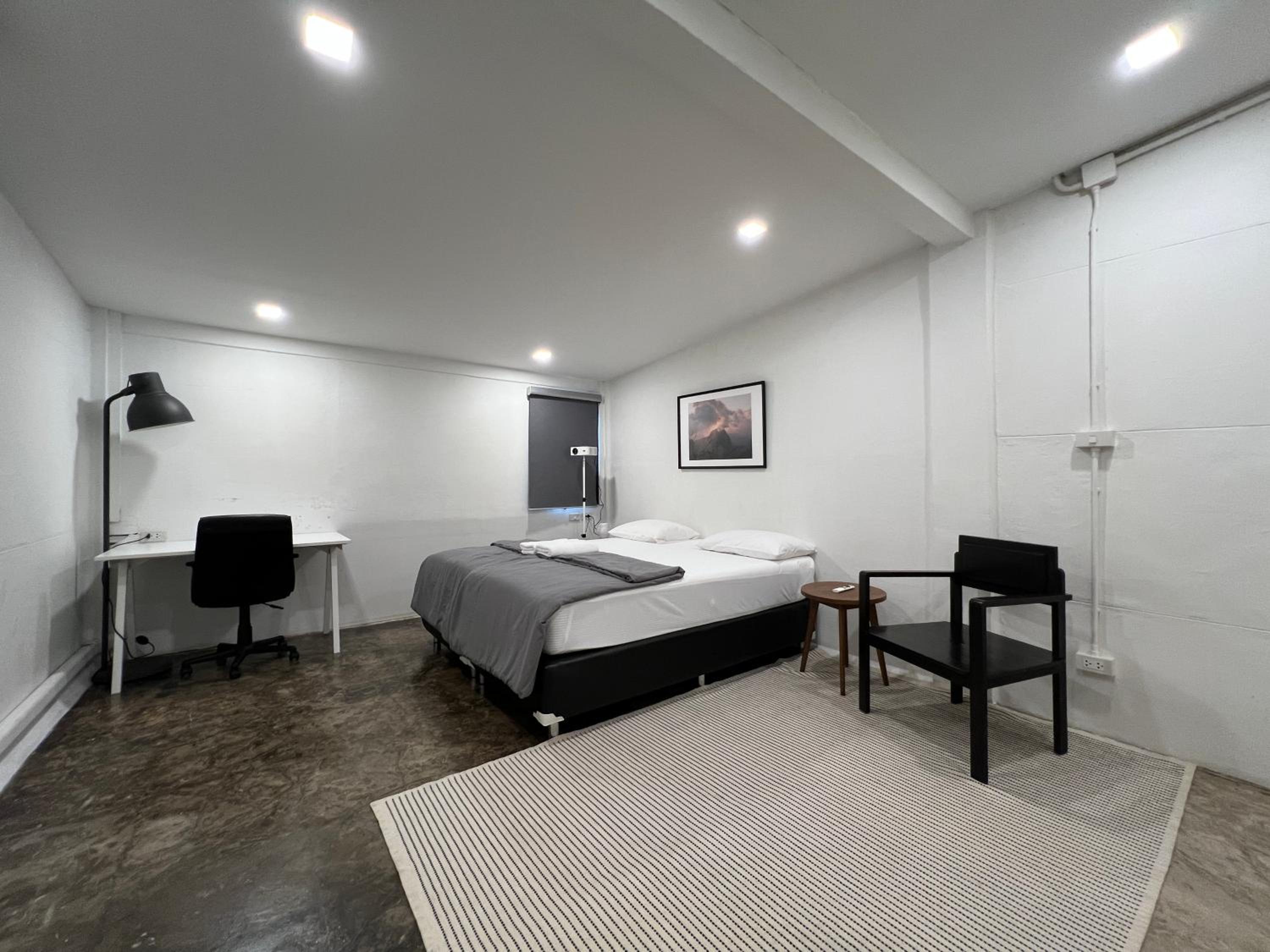 Large Double Room - Photo 2