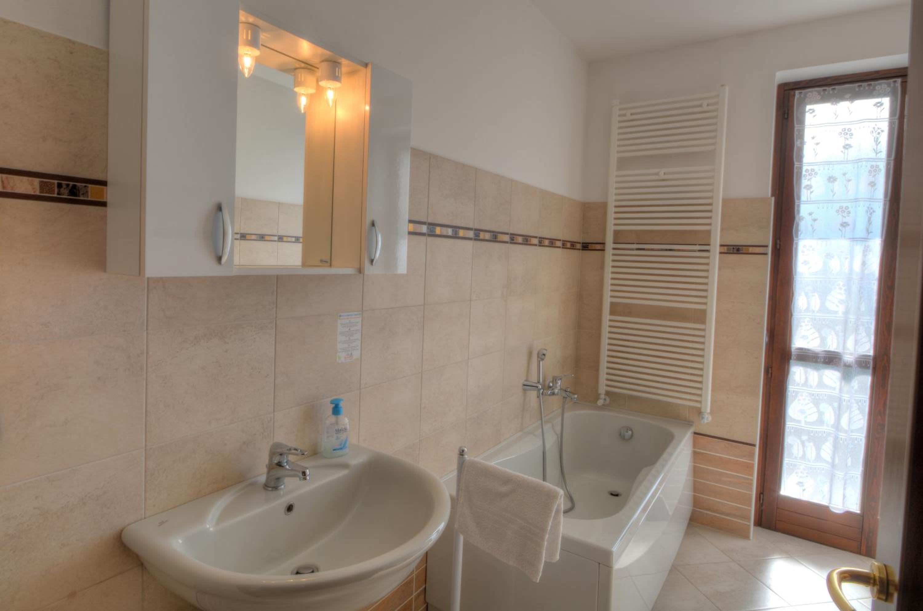 One-Bedroom Apartment with Balcony - Photo 7