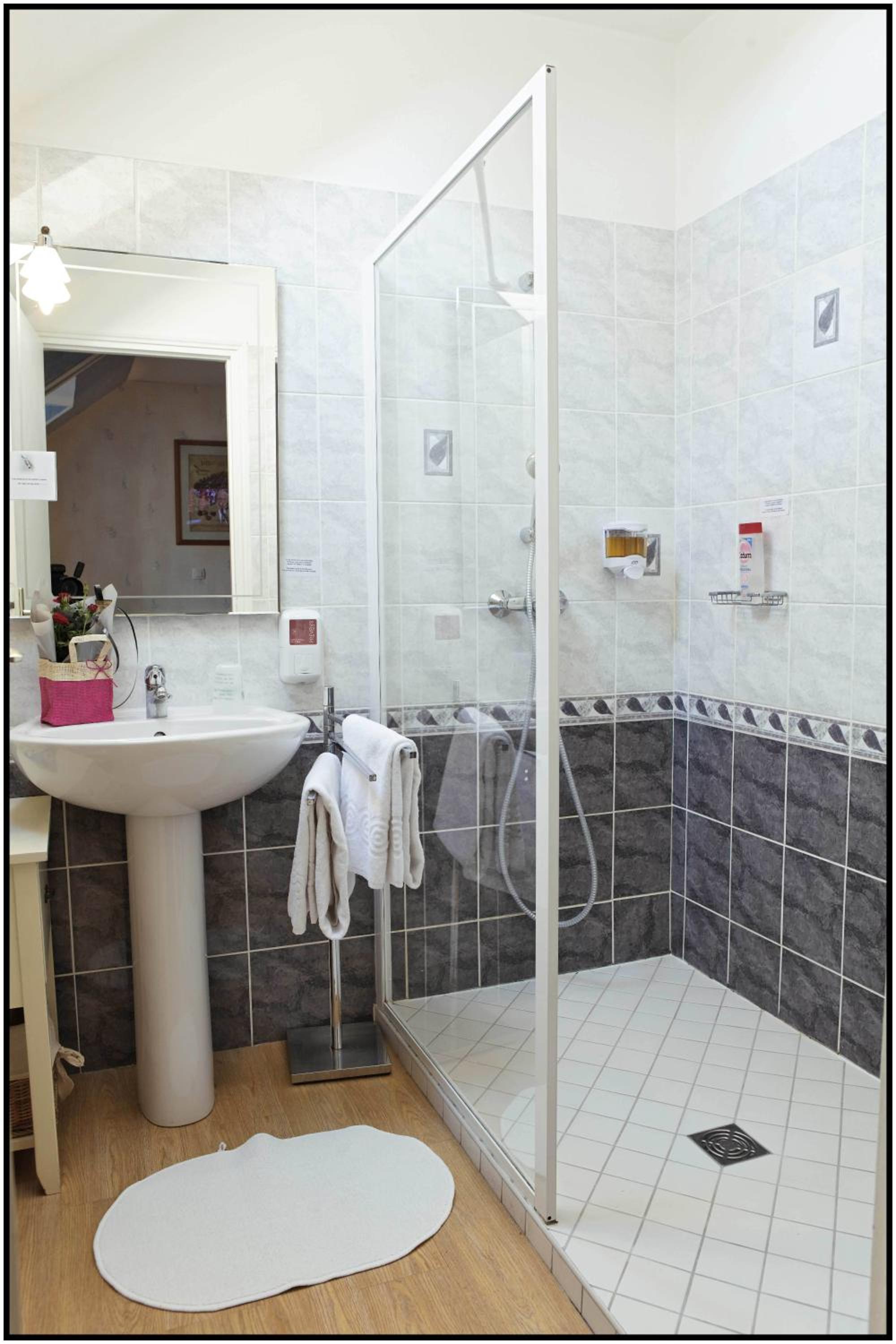 Triple Room (3 Adults) photo 2
