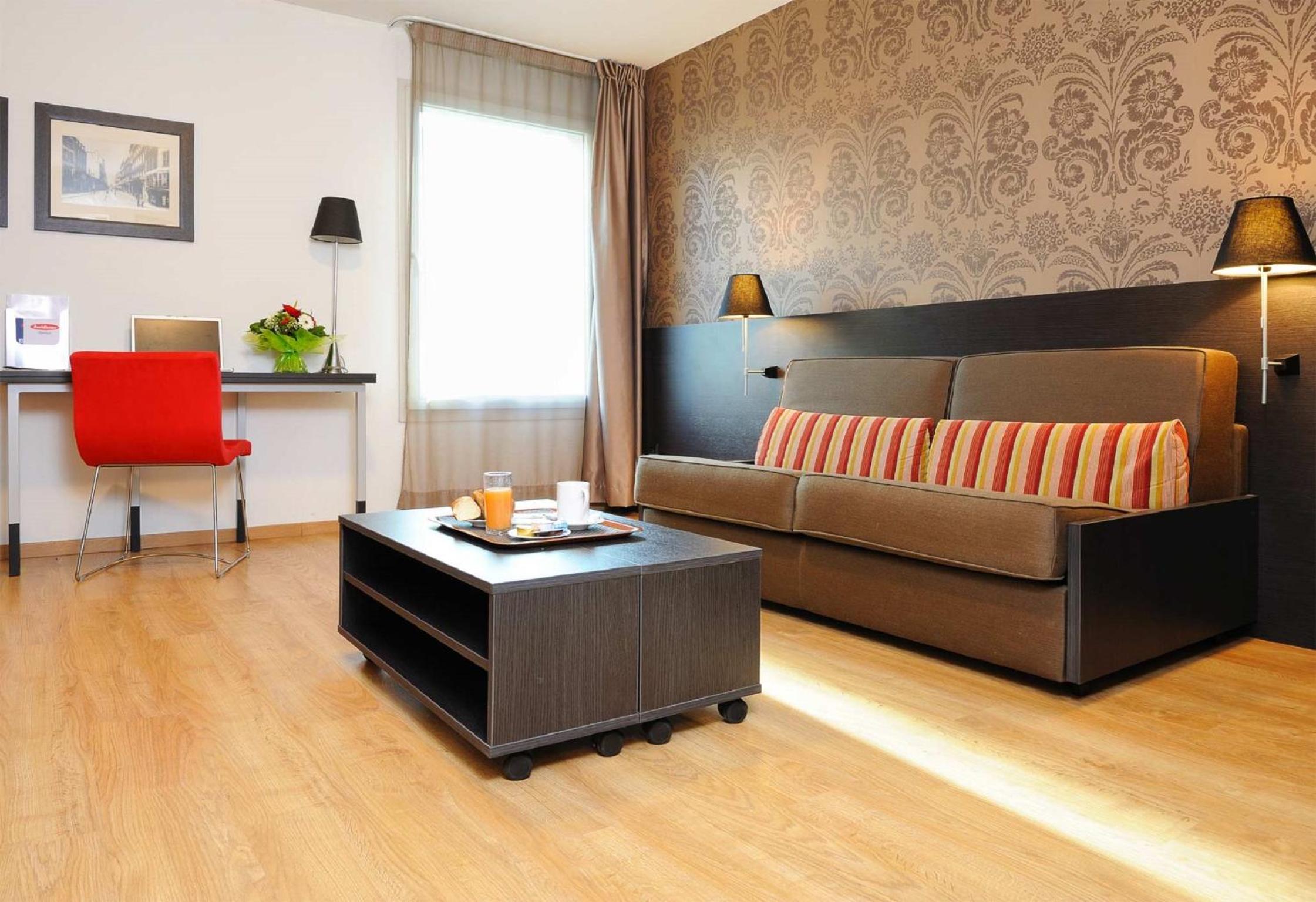 One-Bedroom Apartment - Photo 3
