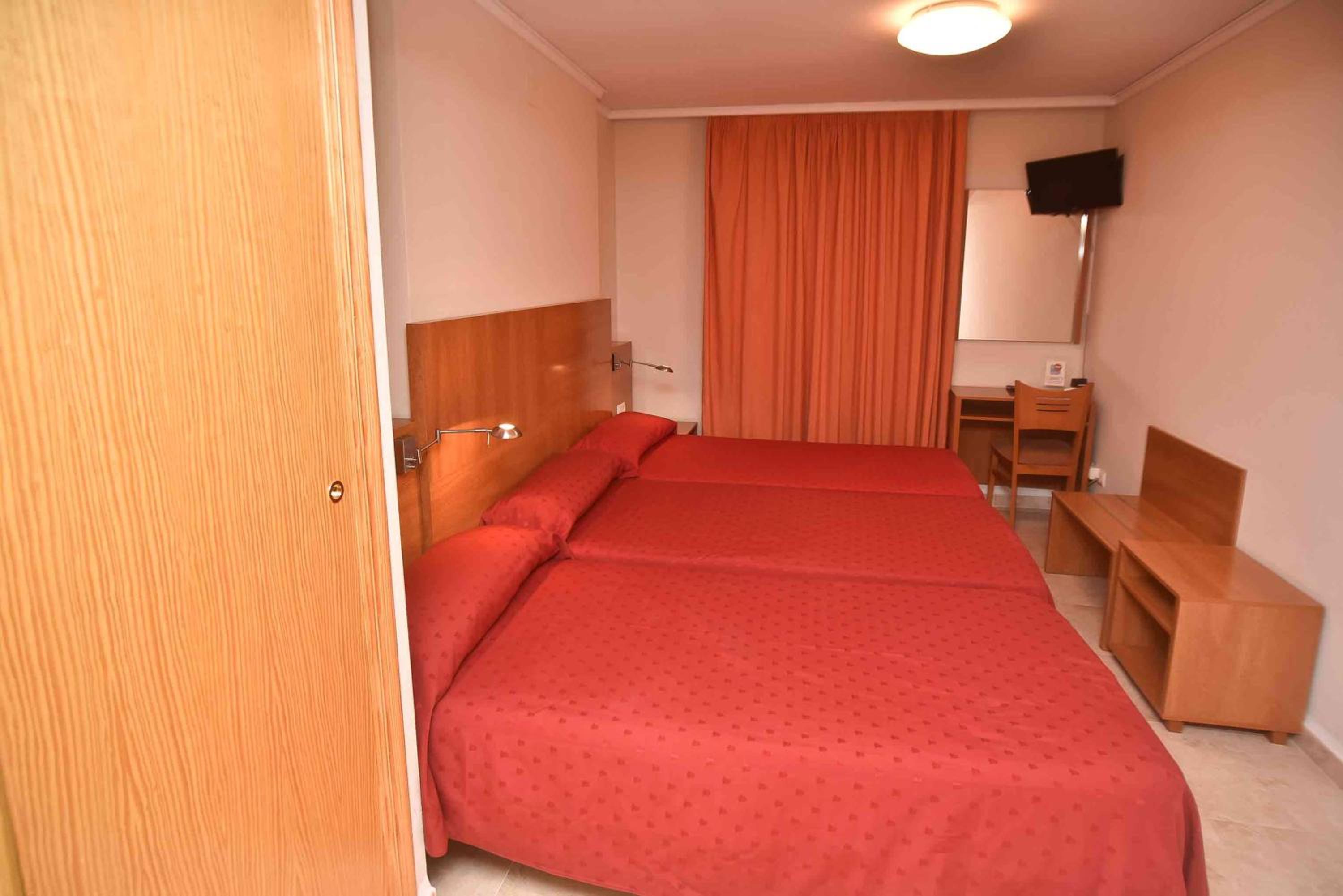 Budget Triple Room photo 2