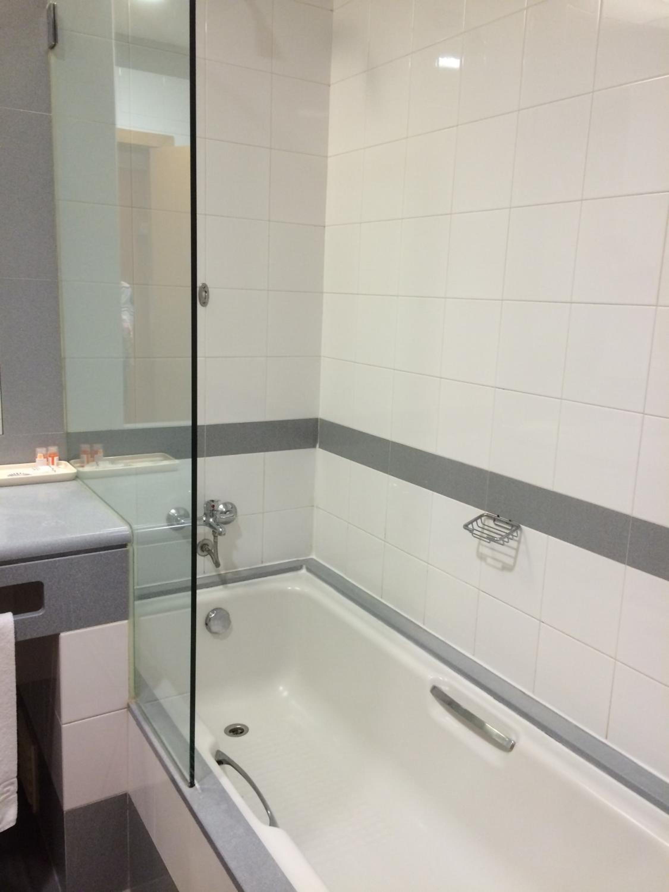 Double or Twin Room - Photo 11