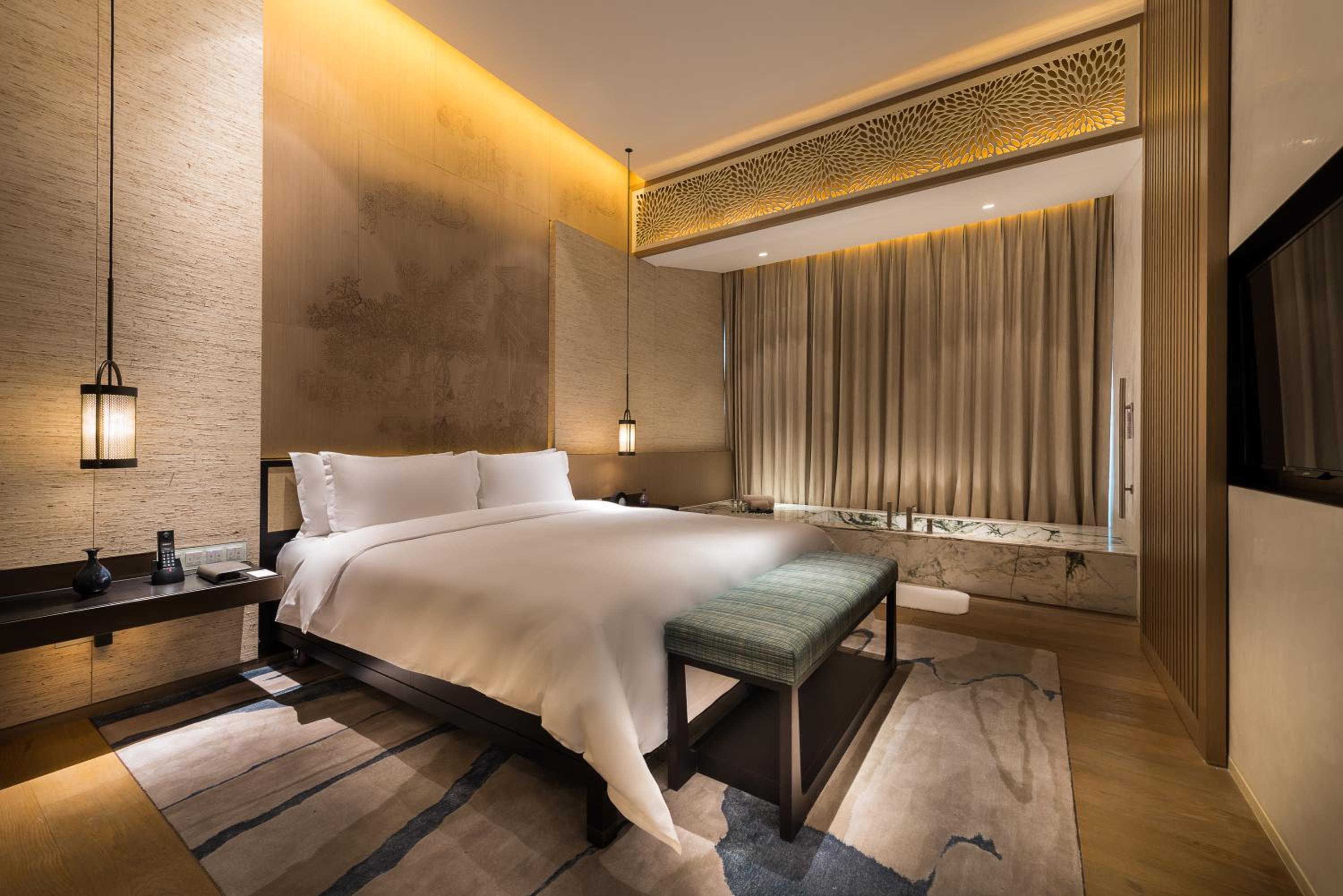 Superior Suite with Lounge Access and Garden View photo 3