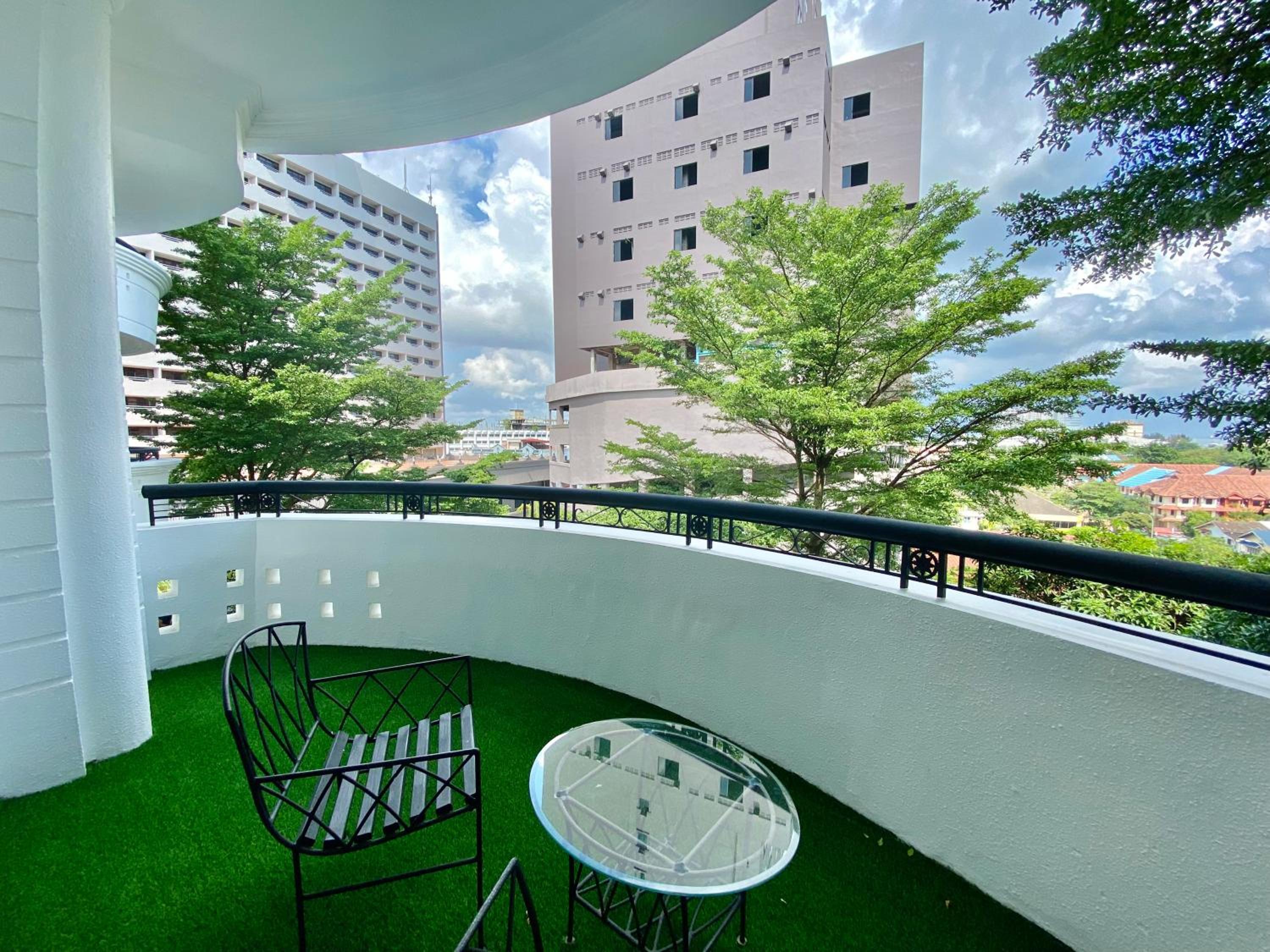 Romantic Suite with Balcony