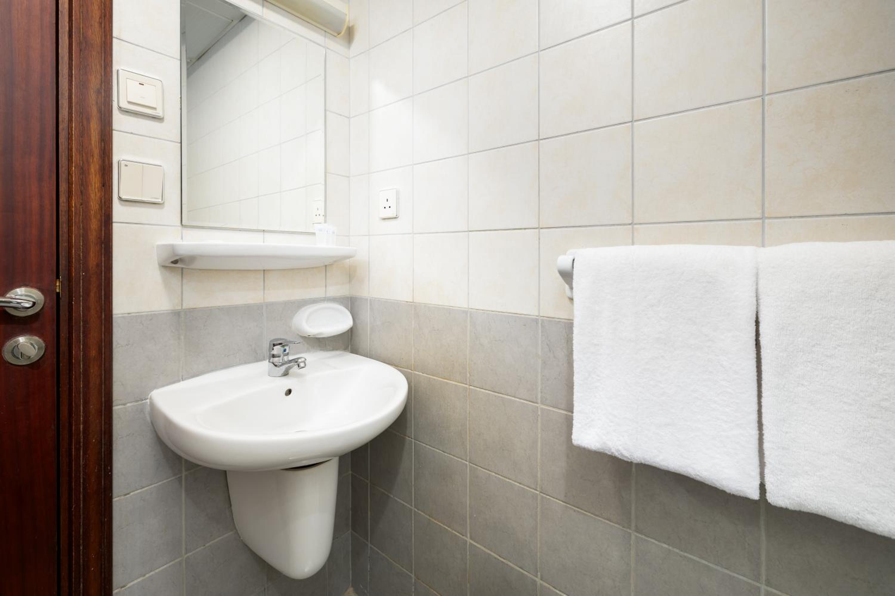 Standard Triple Room - Photo 7
