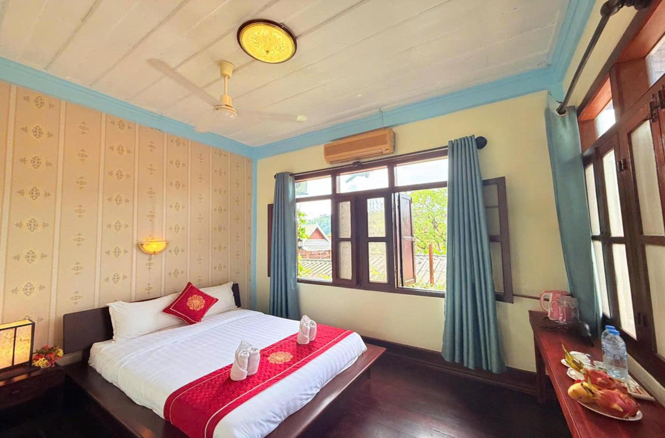 Standard Double Room with Shared Bathroom