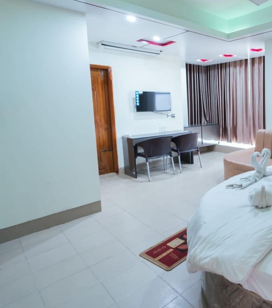 Honeymoon Room
