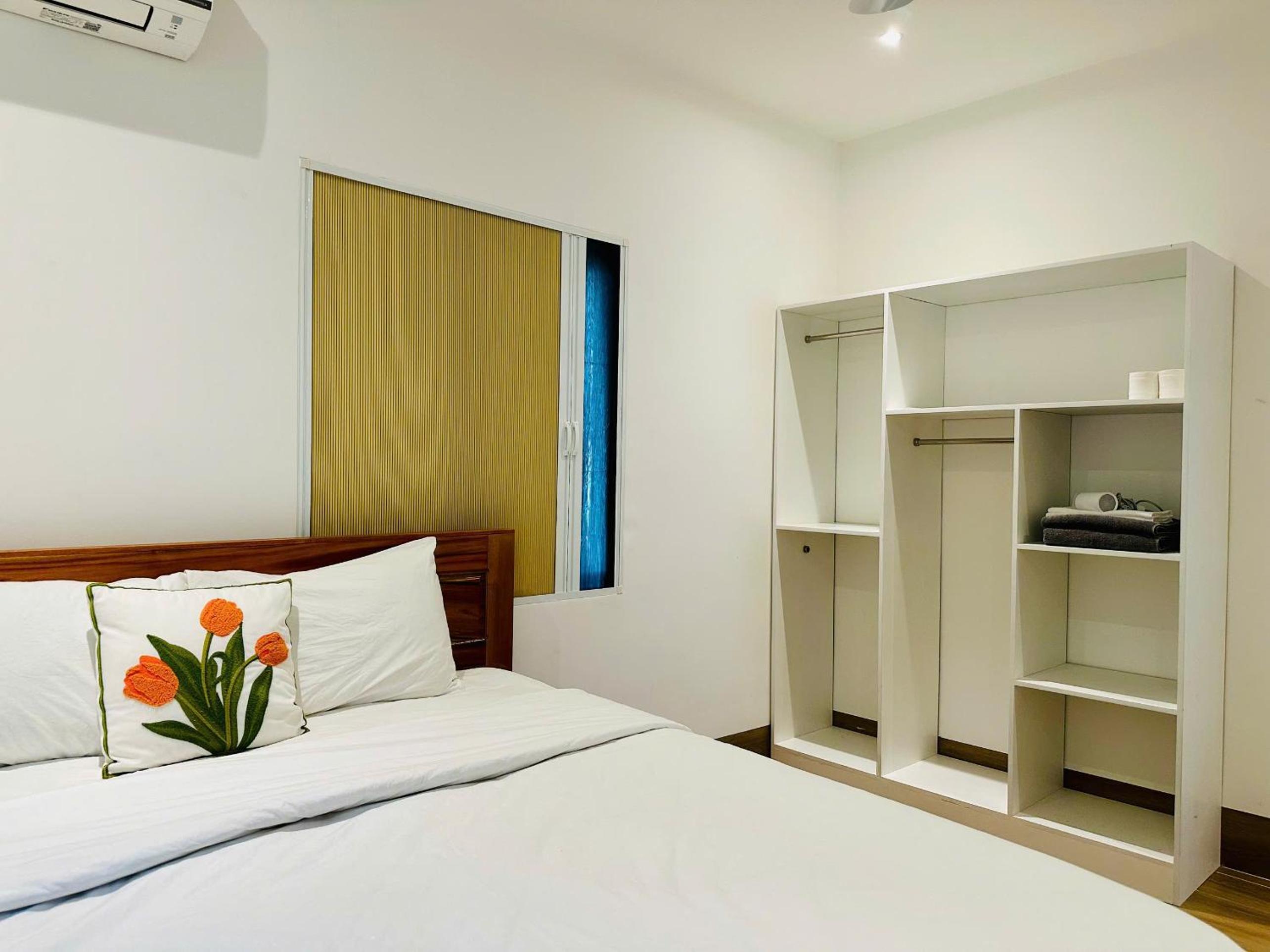 Single Room with Shared Toilet