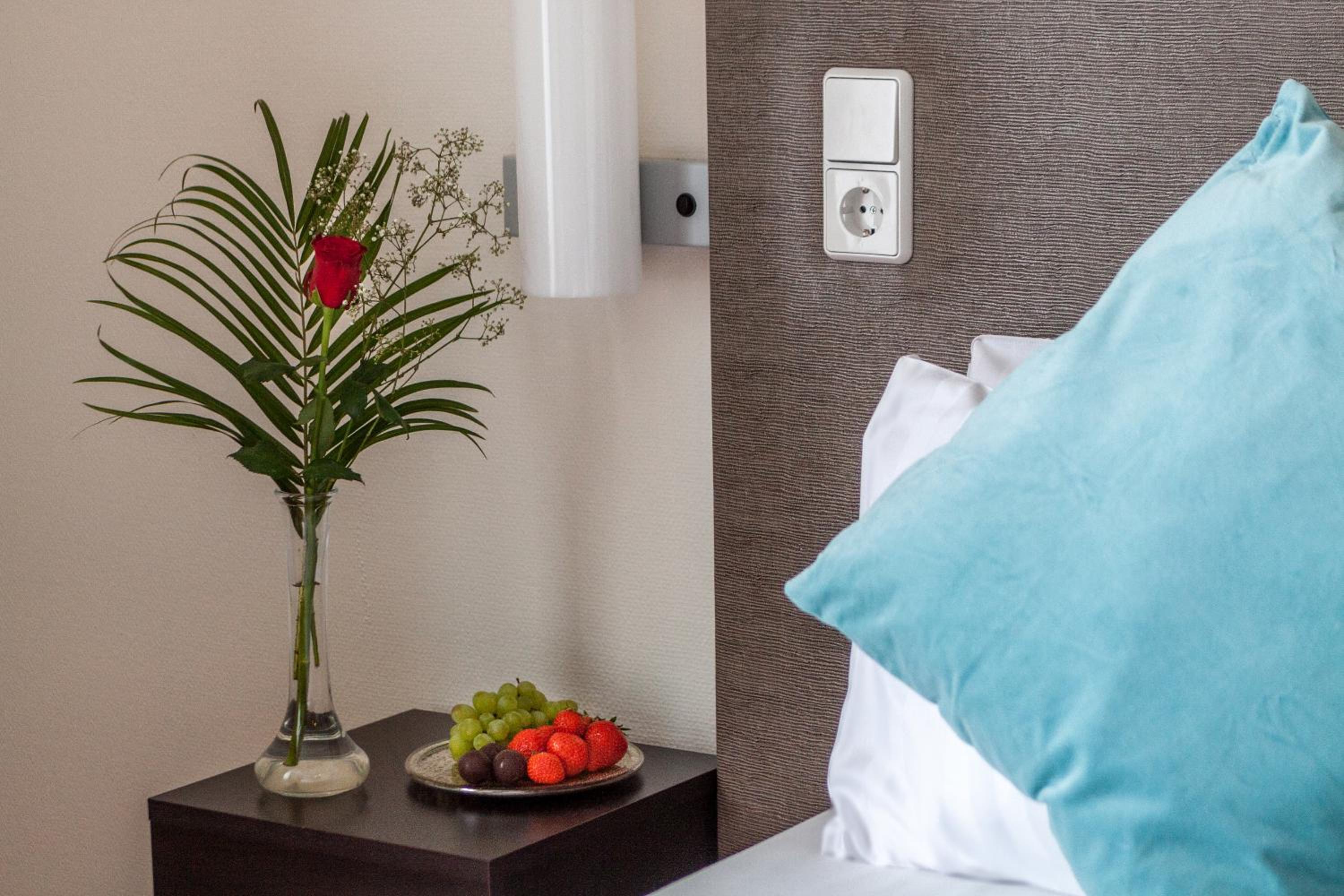 Standard Twin Room - Photo 4