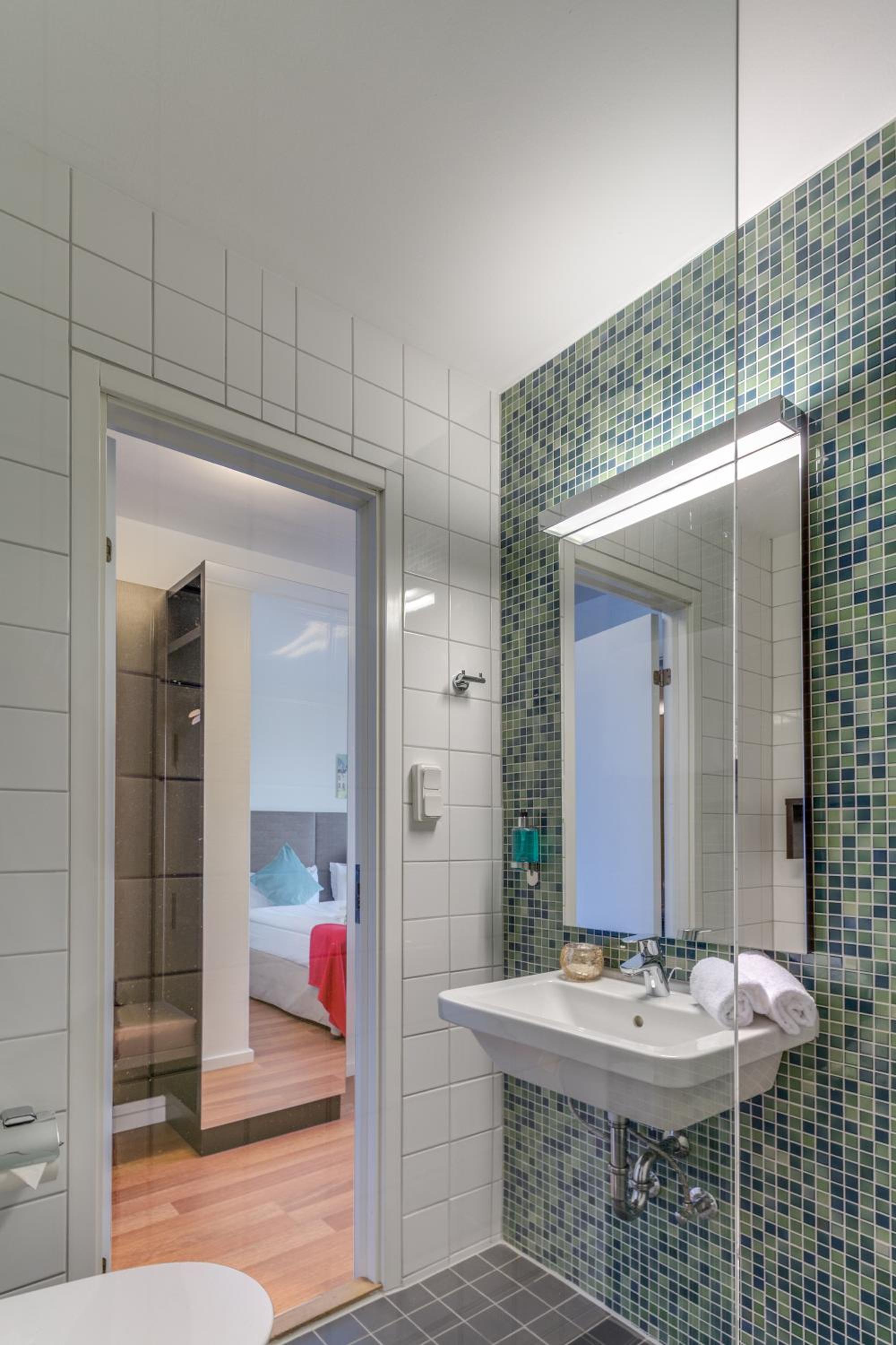 Standard Twin Room - Photo 3