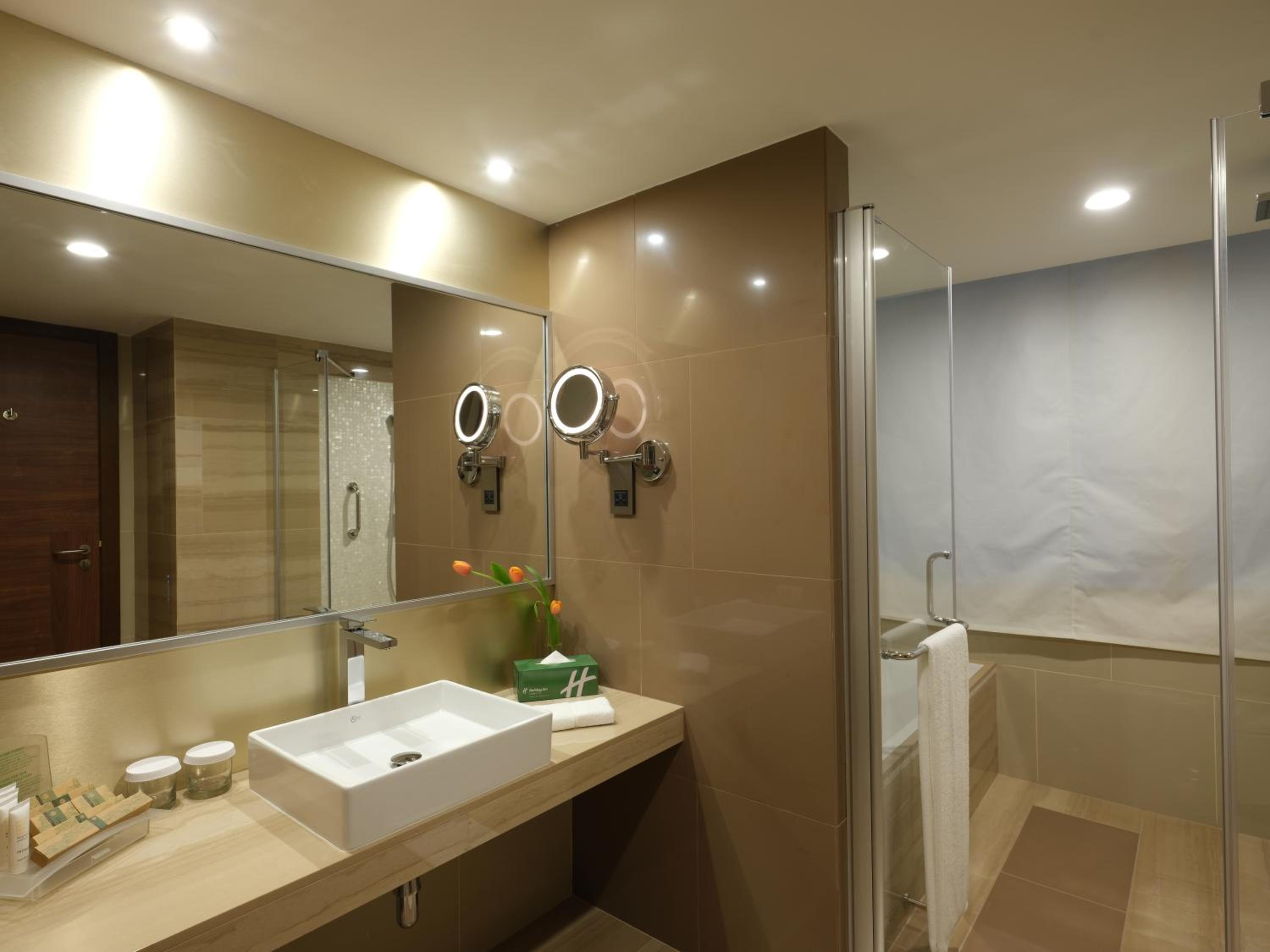 Premium Twin Room with Mini-bar - Photo 1