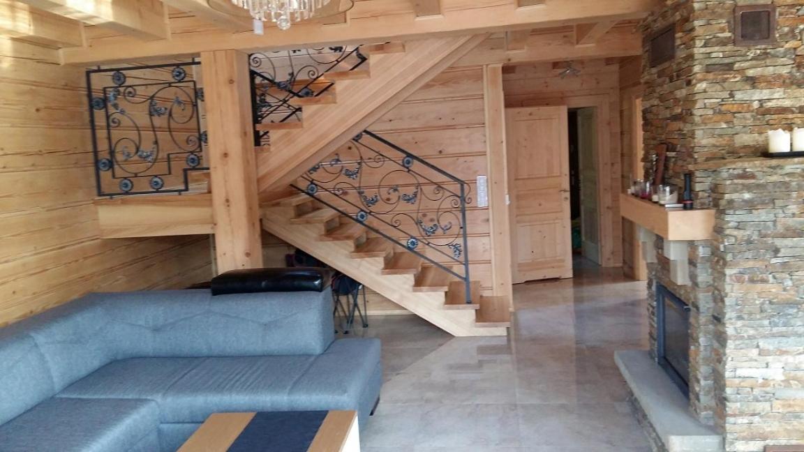 Five-Bedroom House photo 2