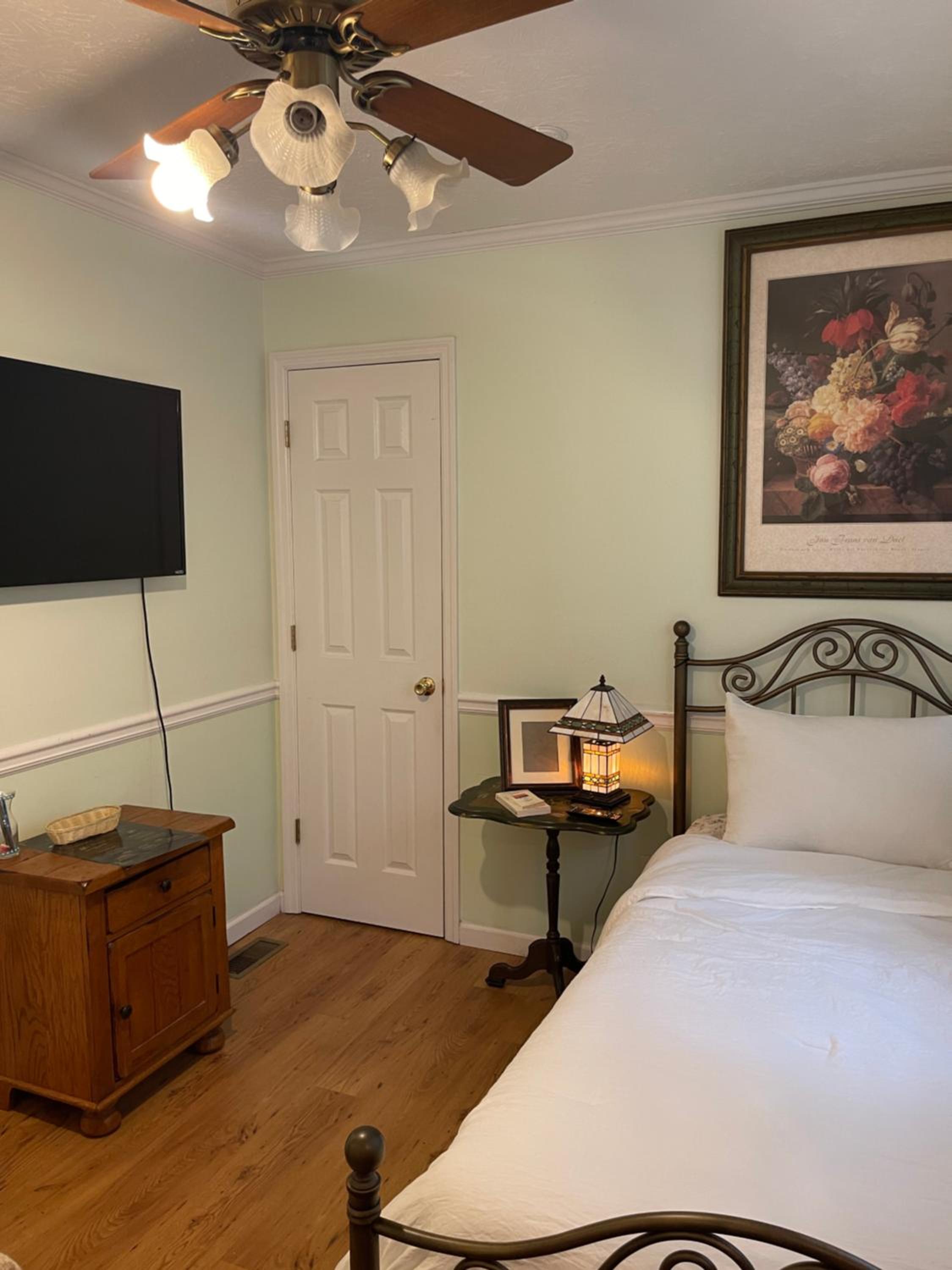 Twin Room with Bathroom photo 2