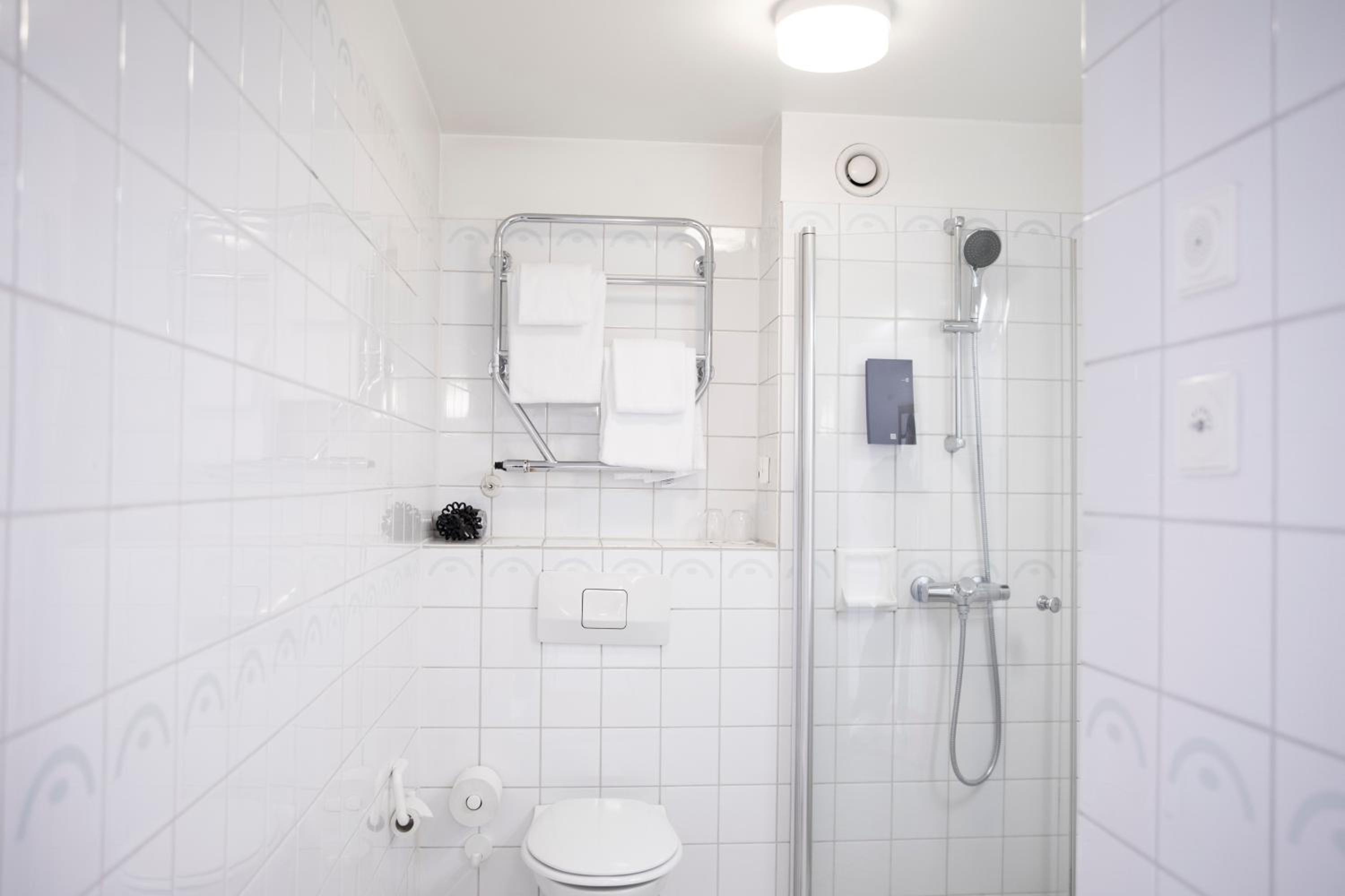 Compact Double Room - Photo 4