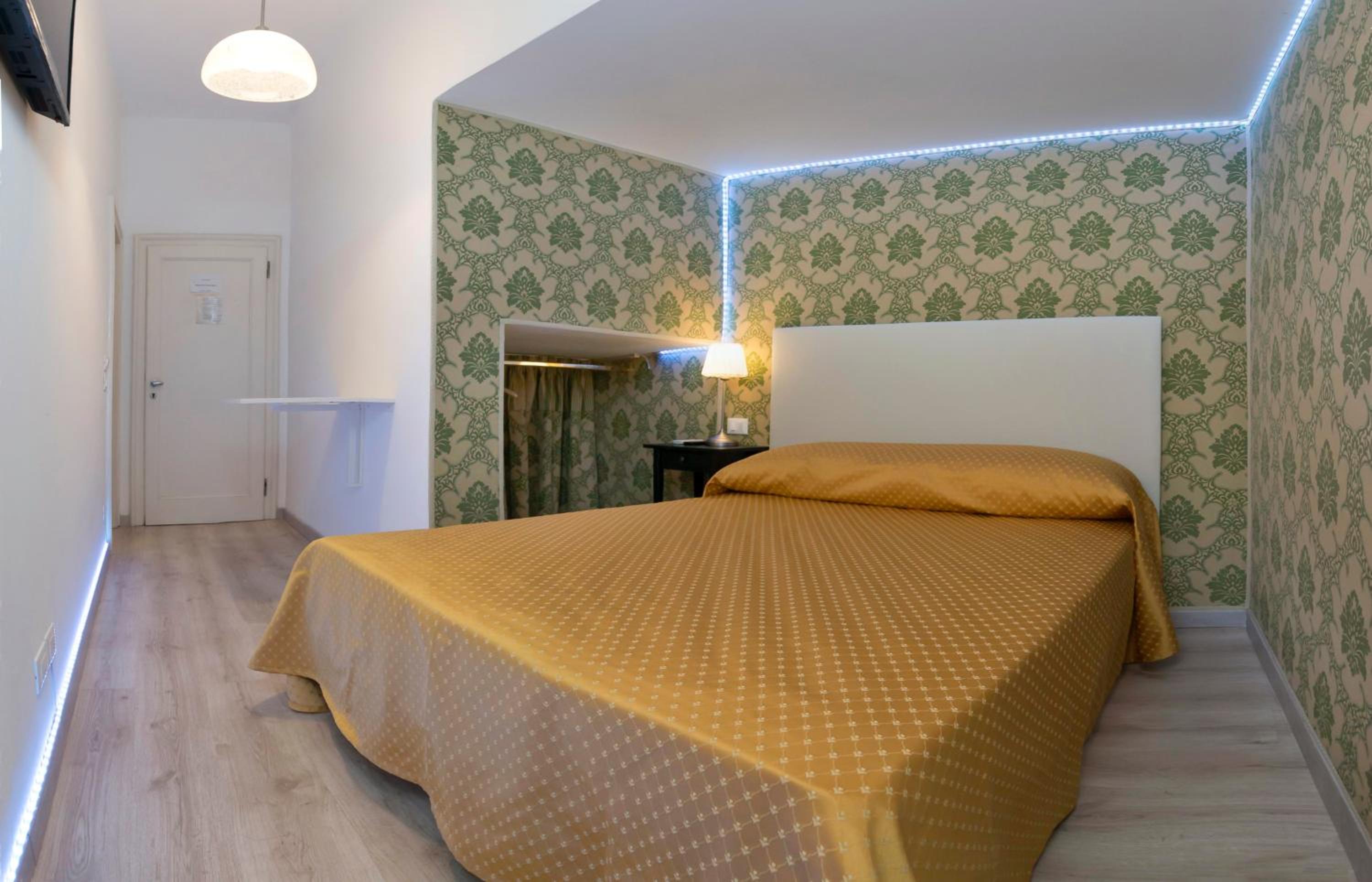 Economy Double Room photo 3