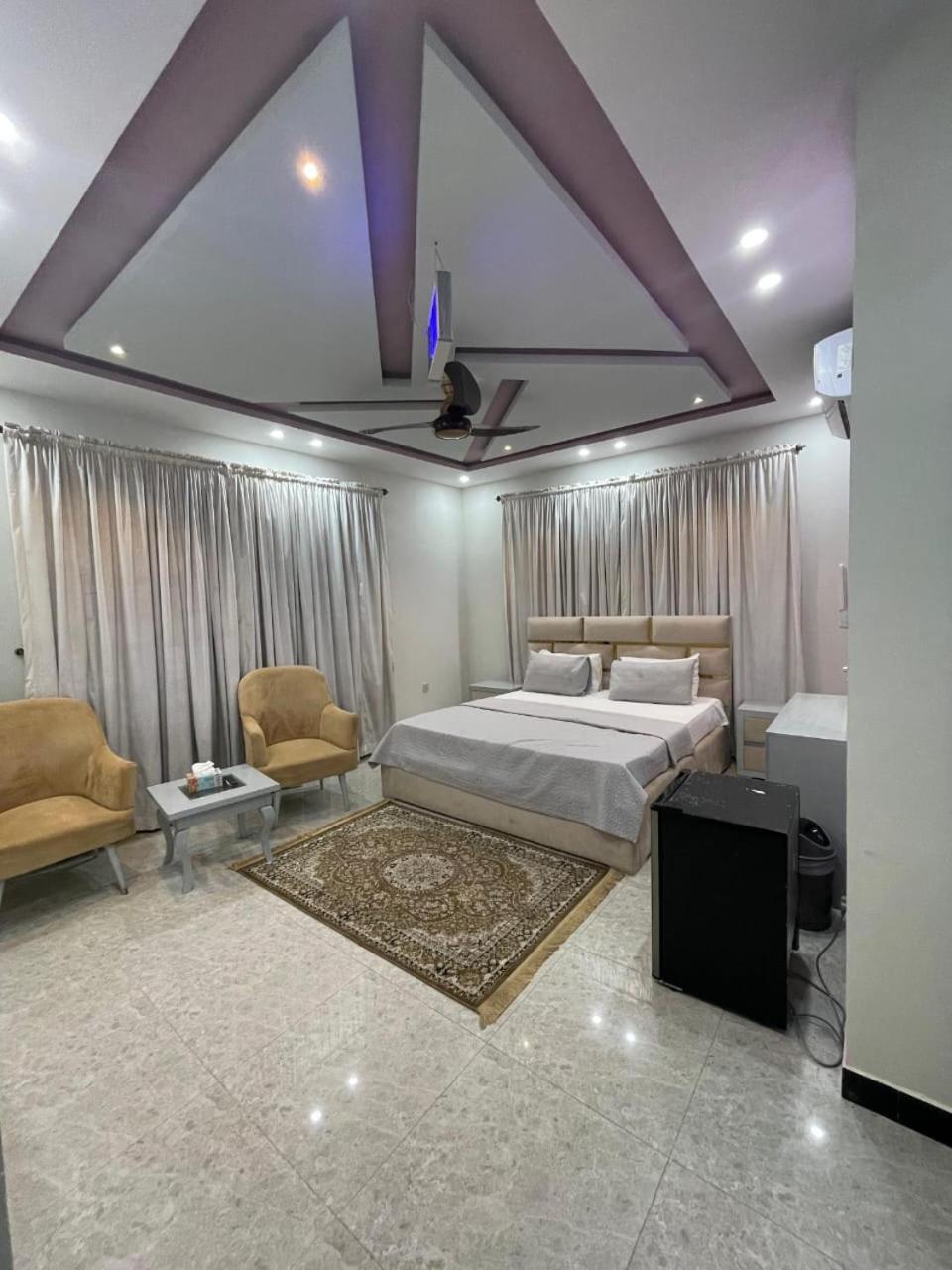 Deluxe King Room