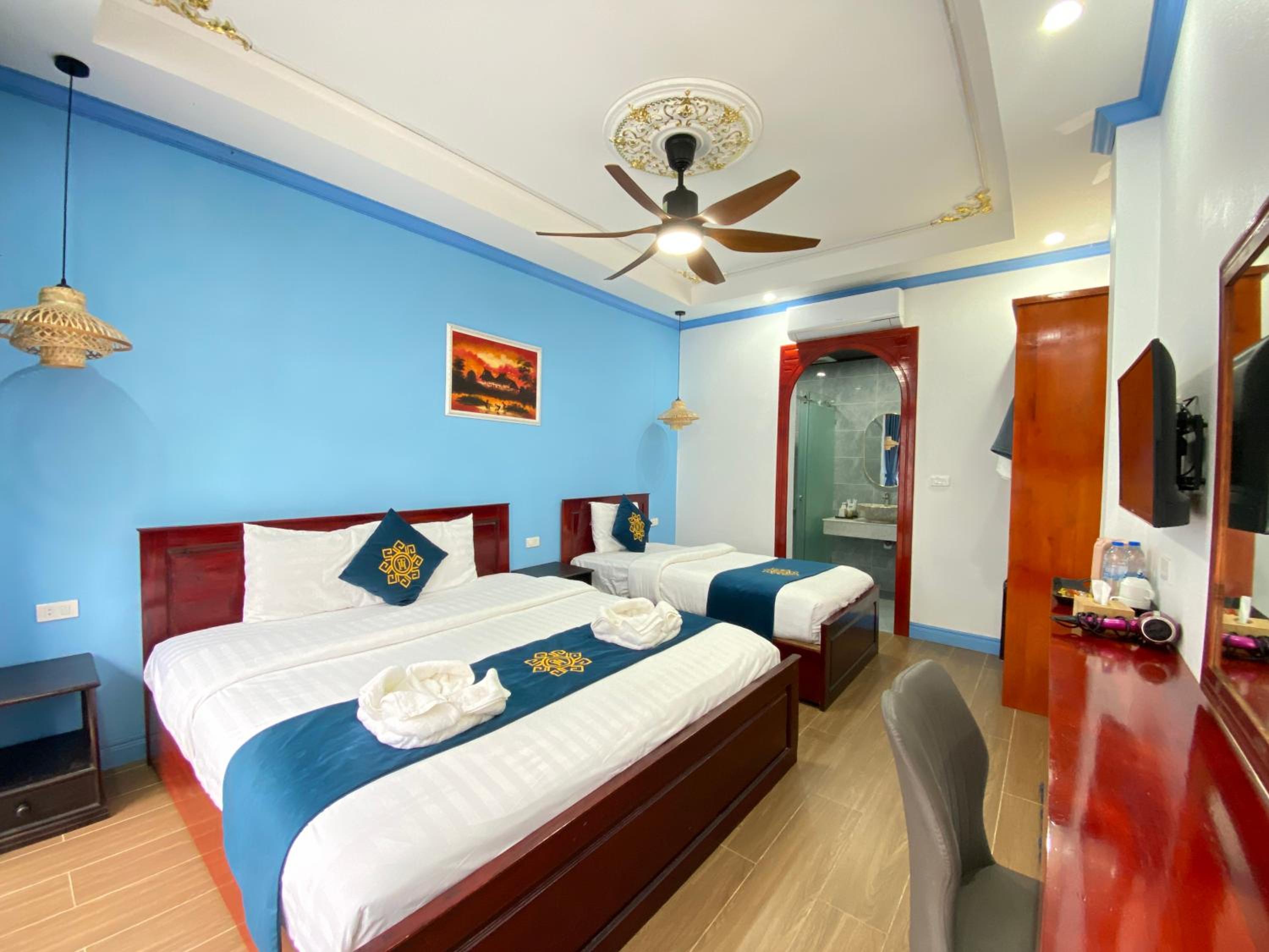 Triple Room with Pool View - Photo 12