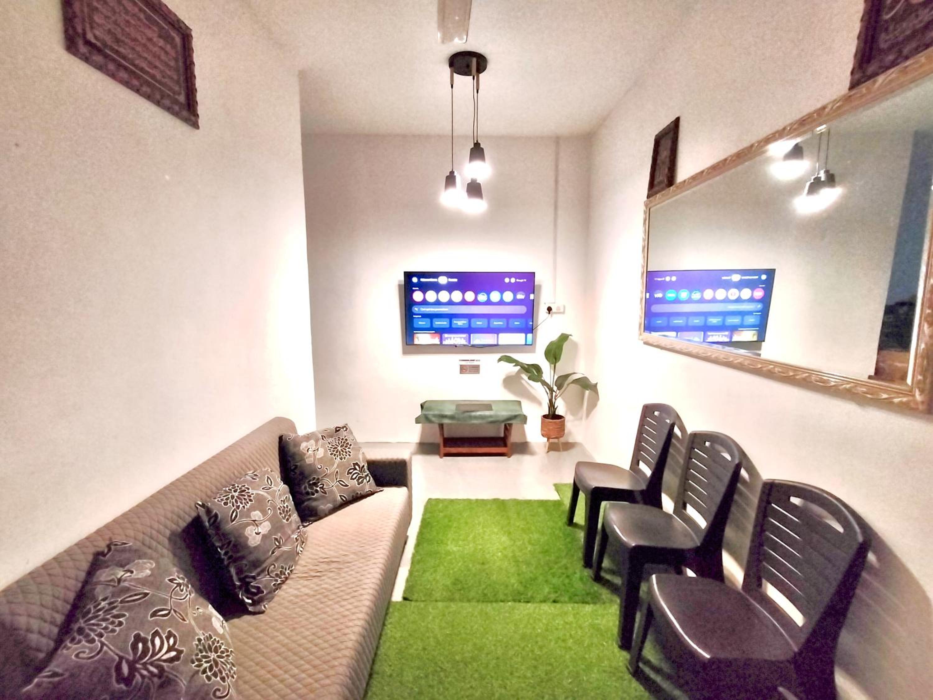 Three-Bedroom House photo 2