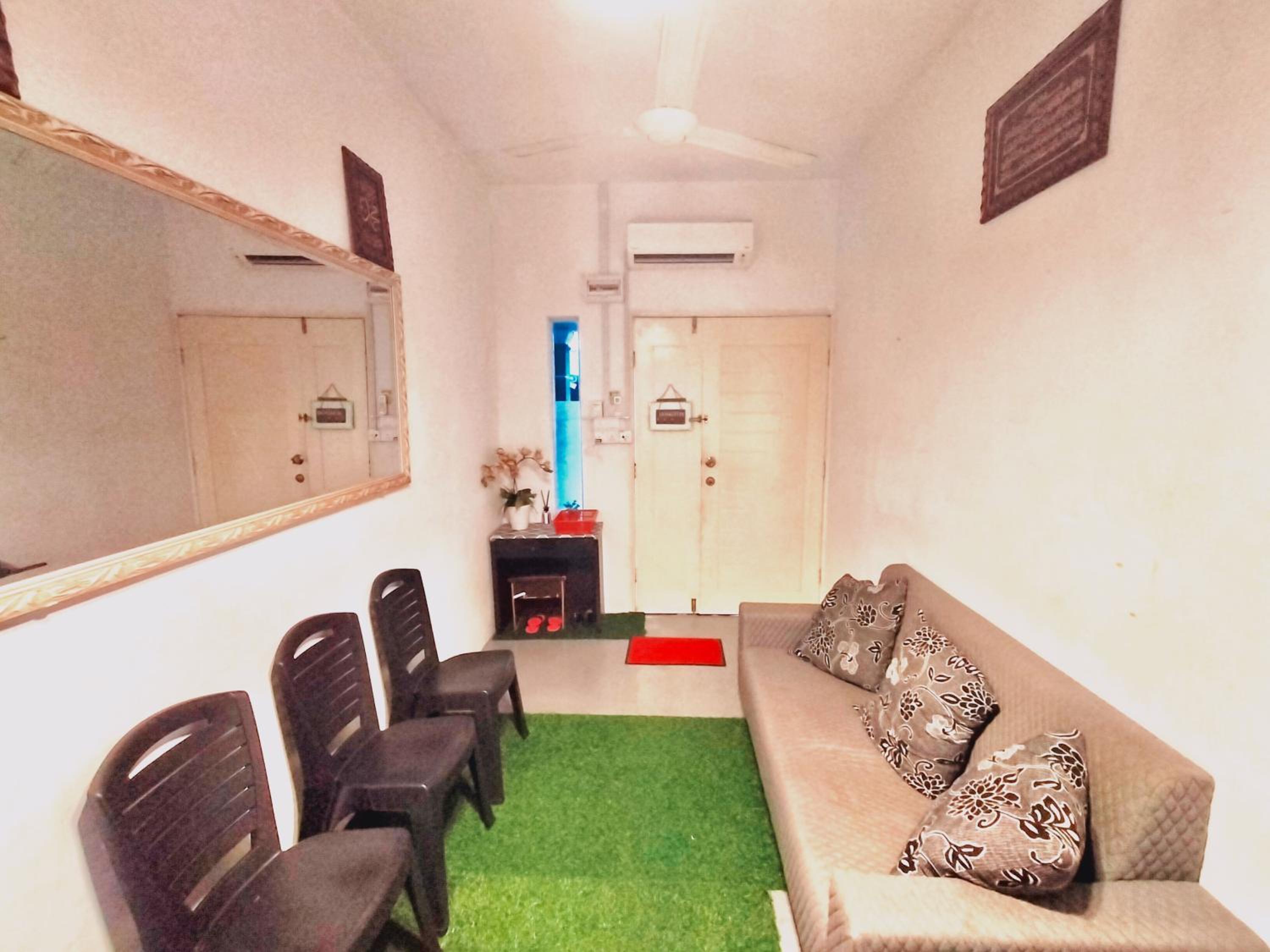 Three-Bedroom House photo 3