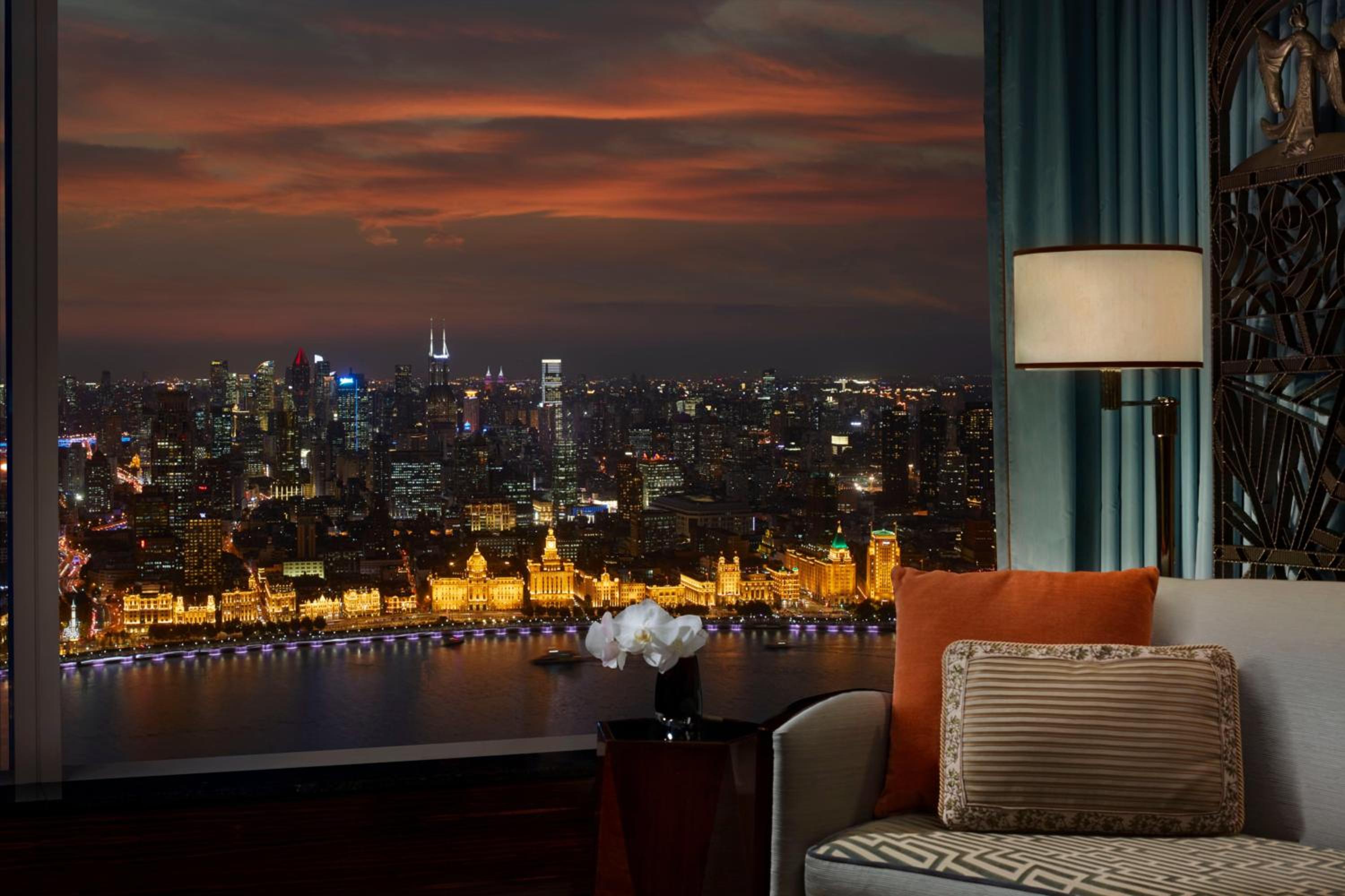 Bund View Suite and Same Floor Two Family Rooms