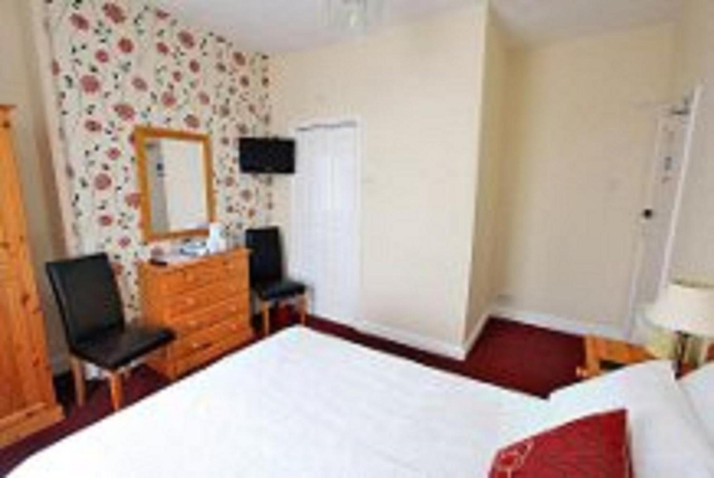 Double Room with Private Bathroom photo 2