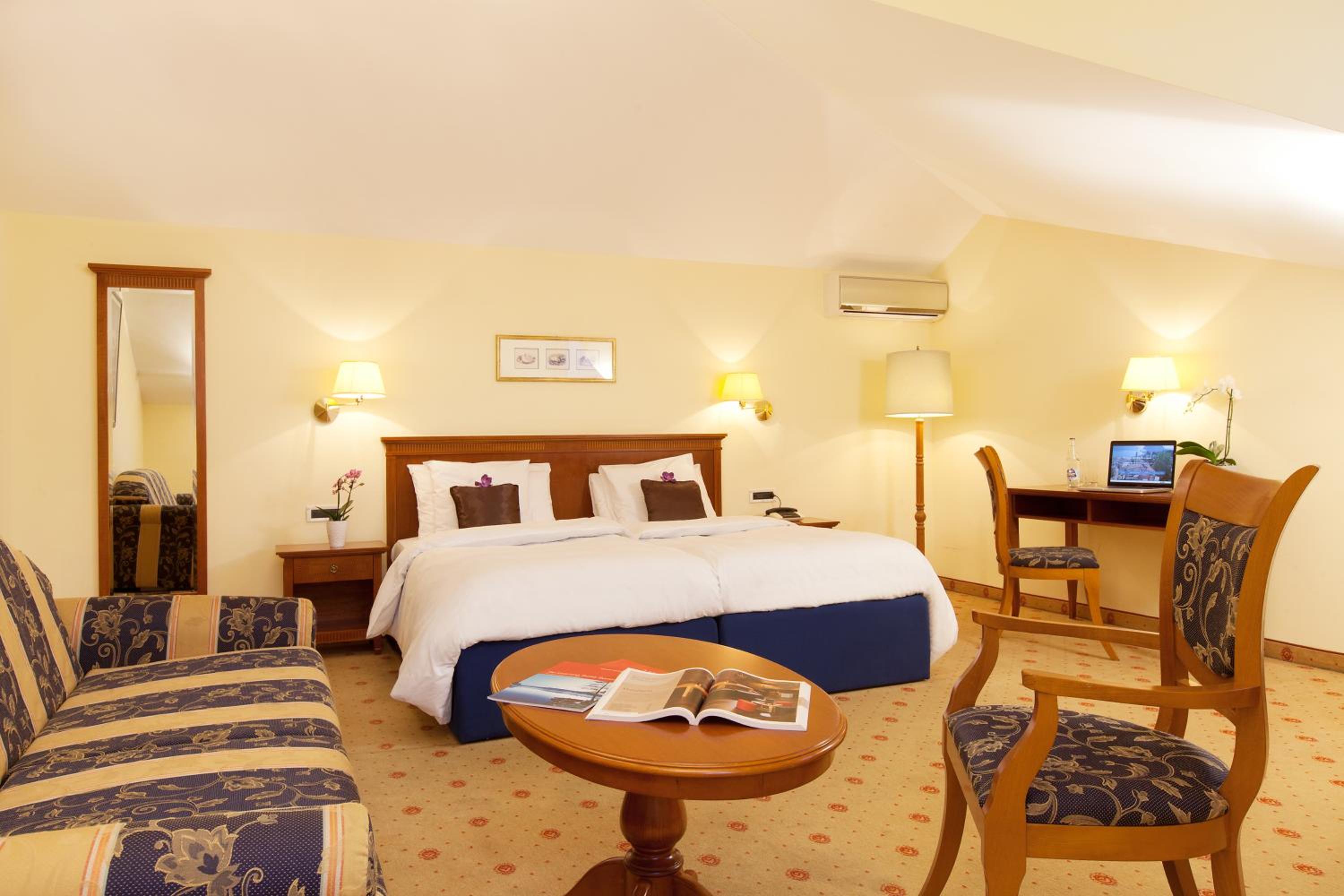 Quadruple Room - Photo 2