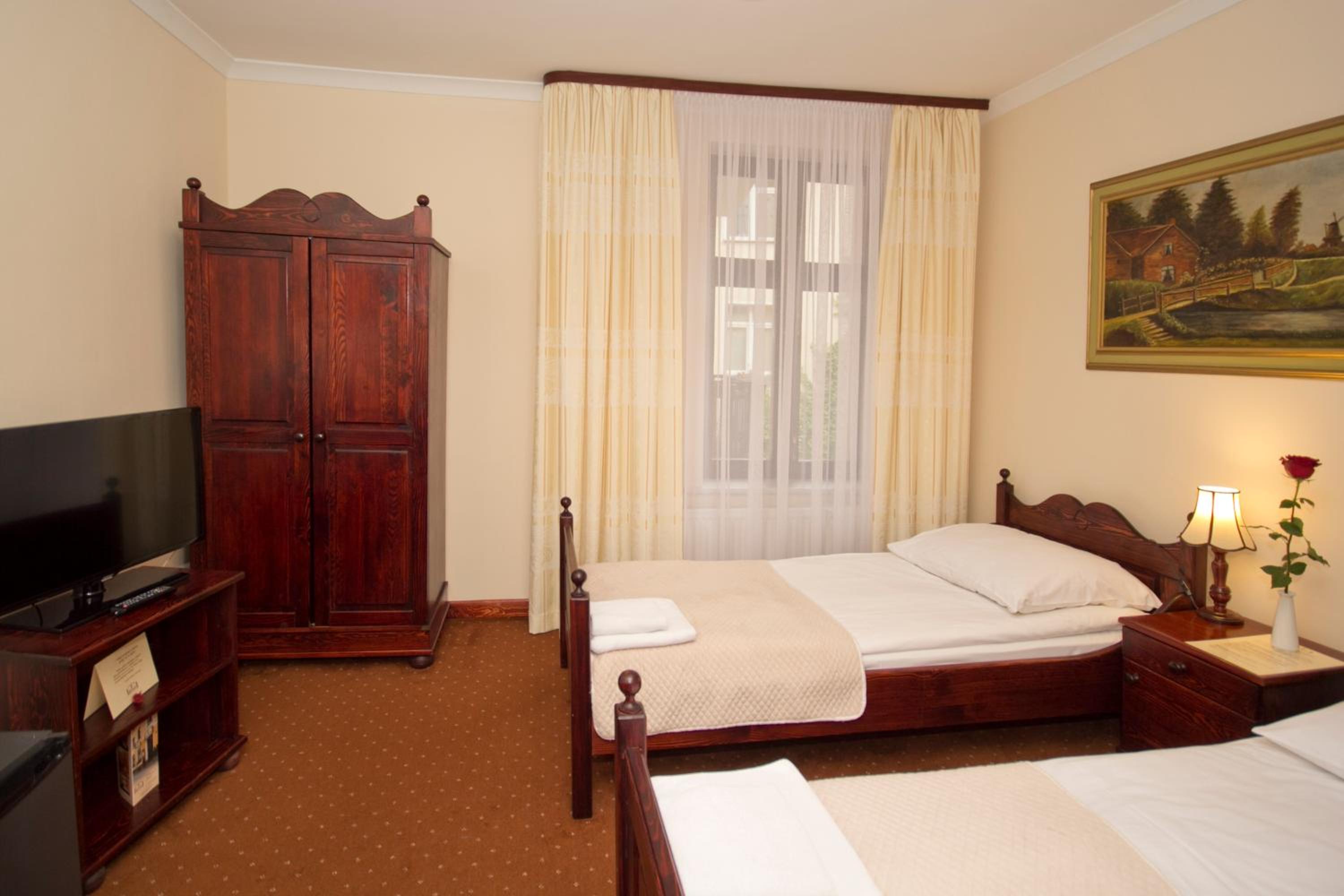 Twin Room - Photo 3
