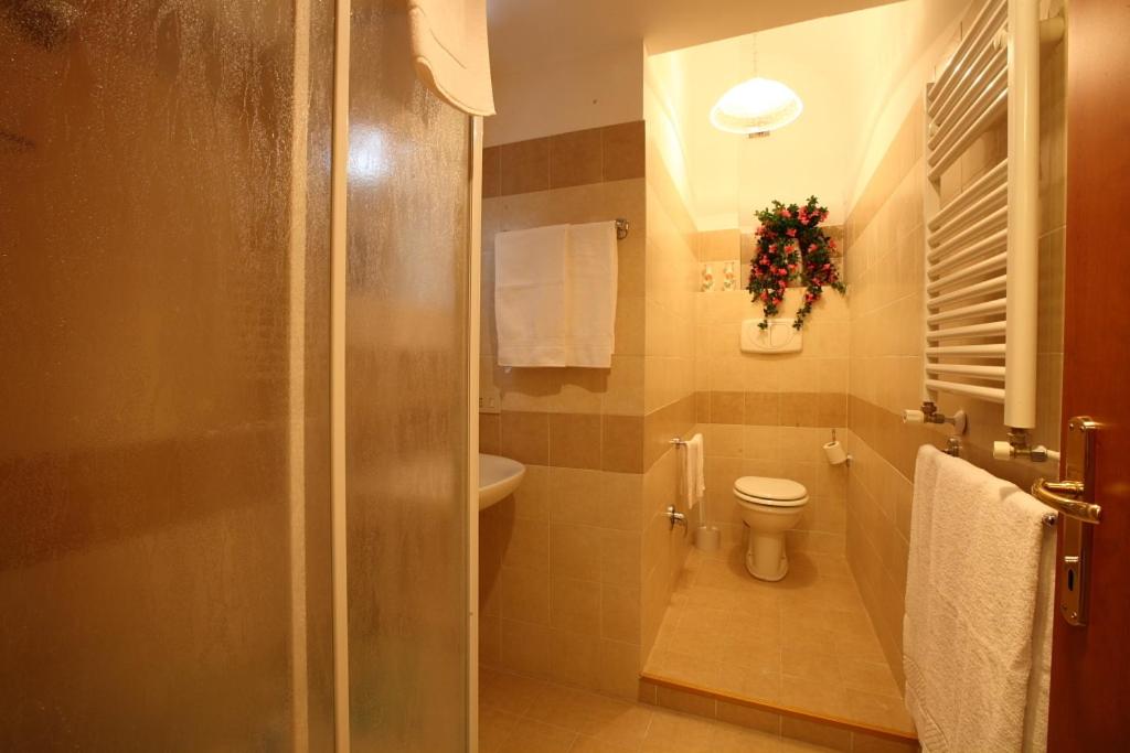 Double or Twin Room with Private External Bathroom photo 2