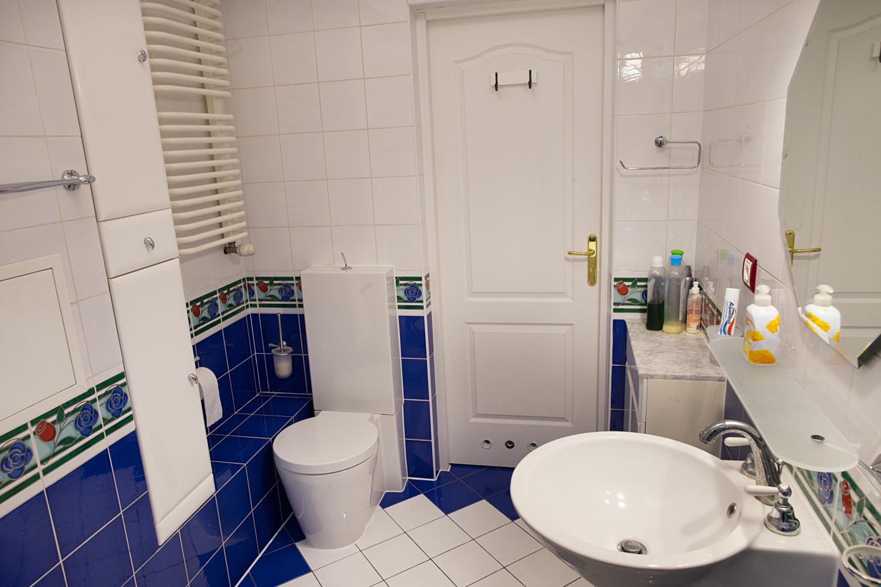Three-Bedroom Apartment - Photo 18