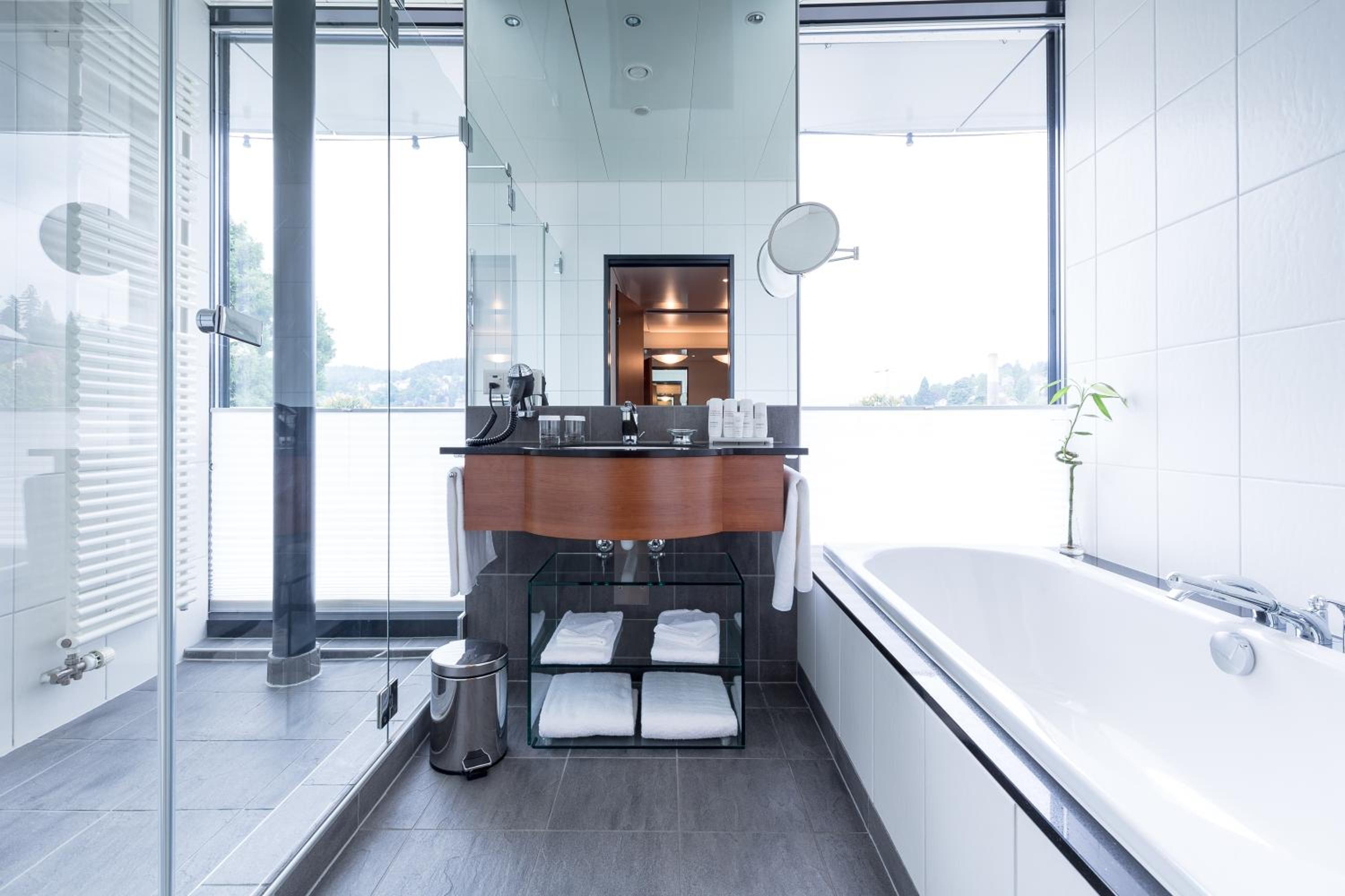 Suite with Terrace and City View - Photo 6
