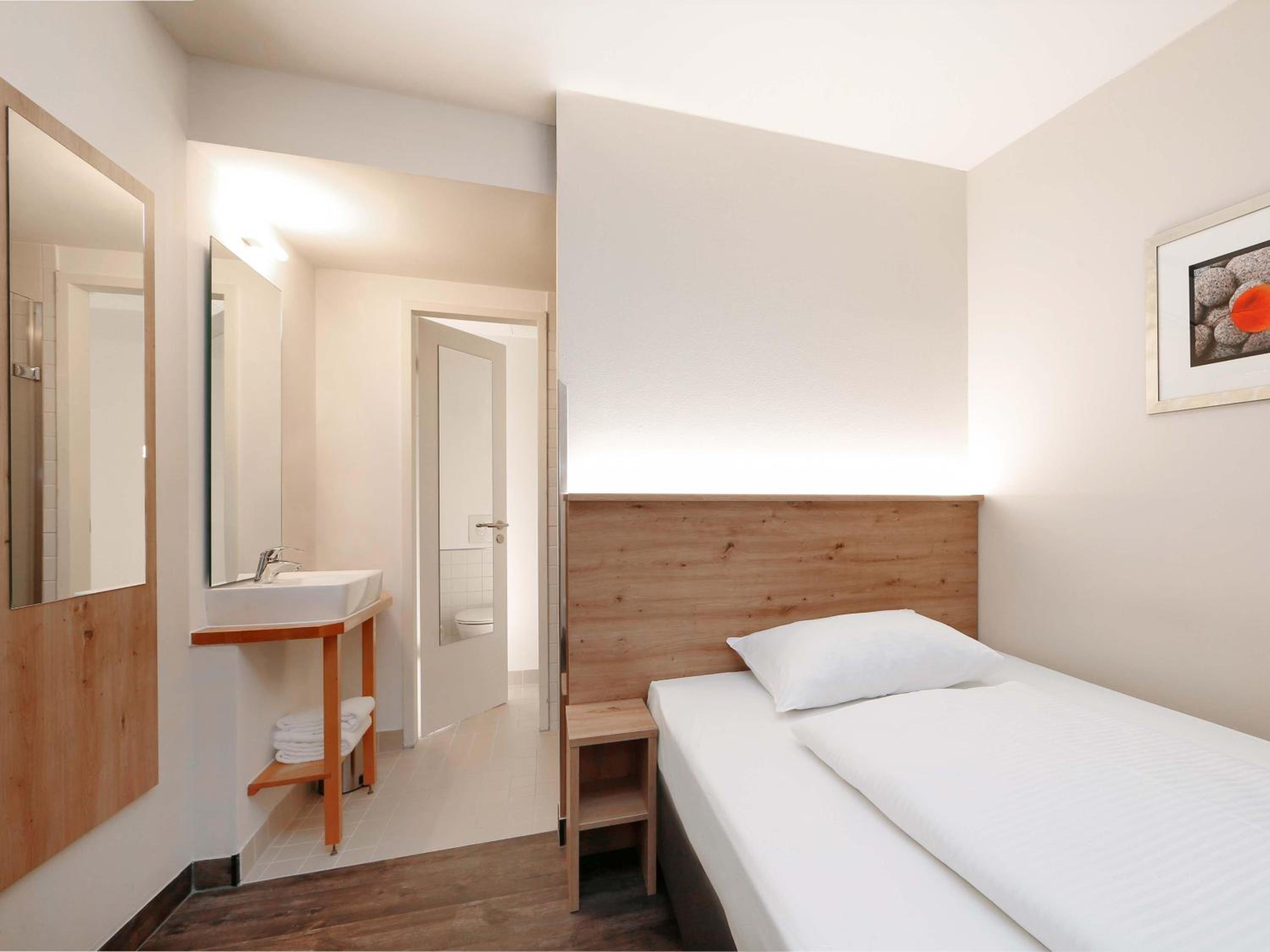 Single Room photo 2