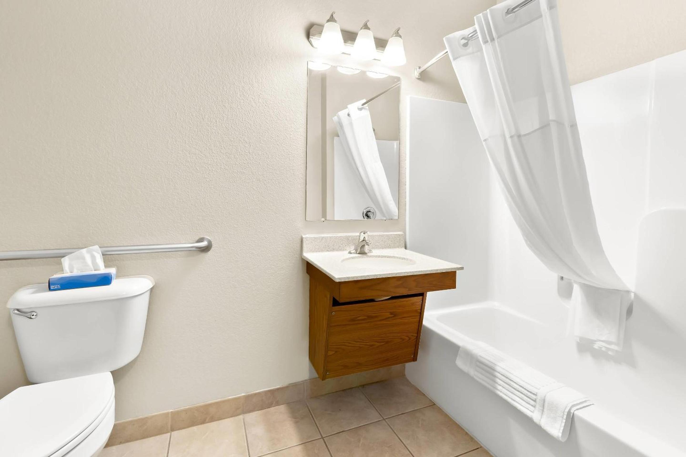 Quadruple Room with Two Queen Beds and Dishwasher - Non Smoking