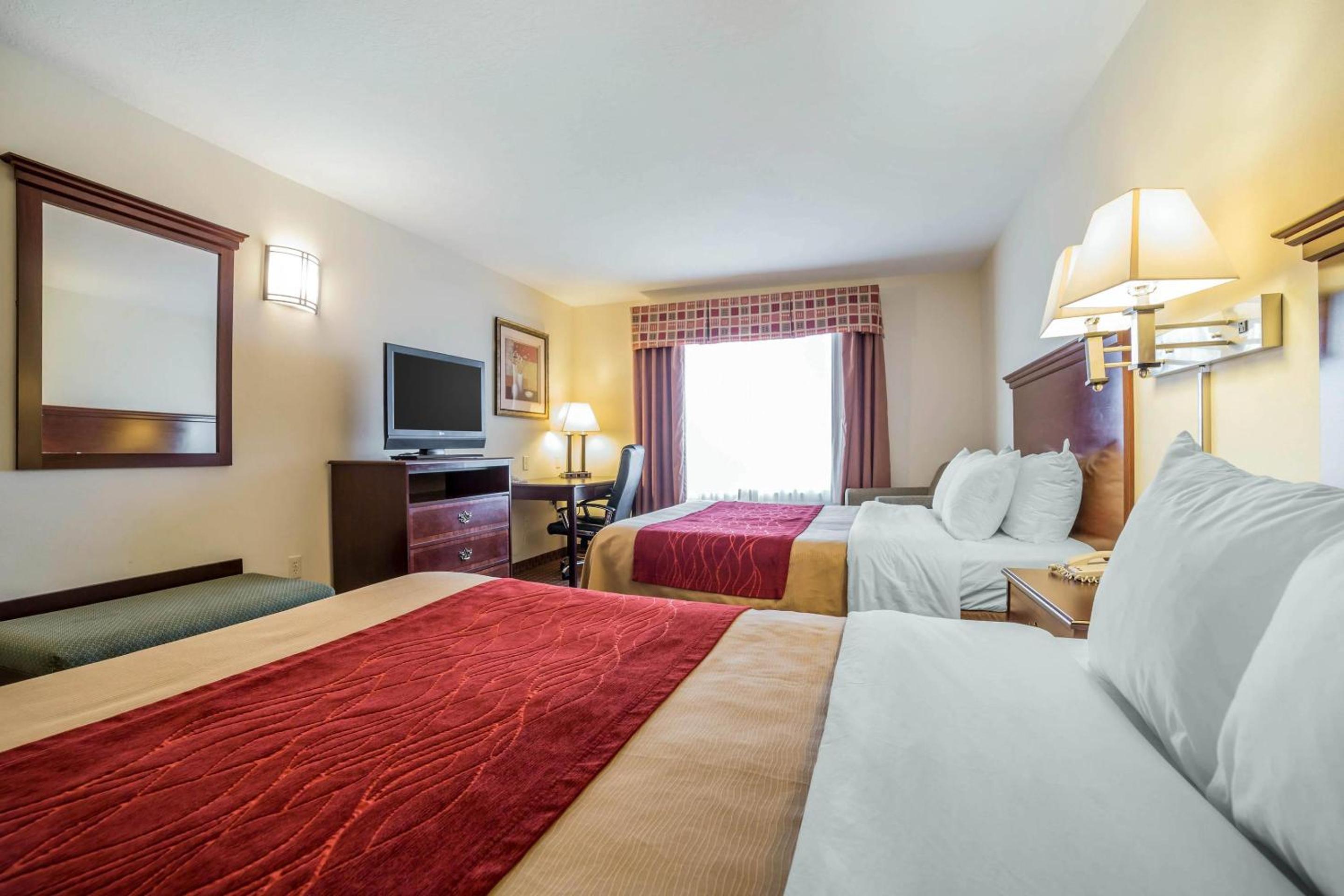 Queen Room with Two Queen Beds - Accessible/Non-Smoking  - Photo 2