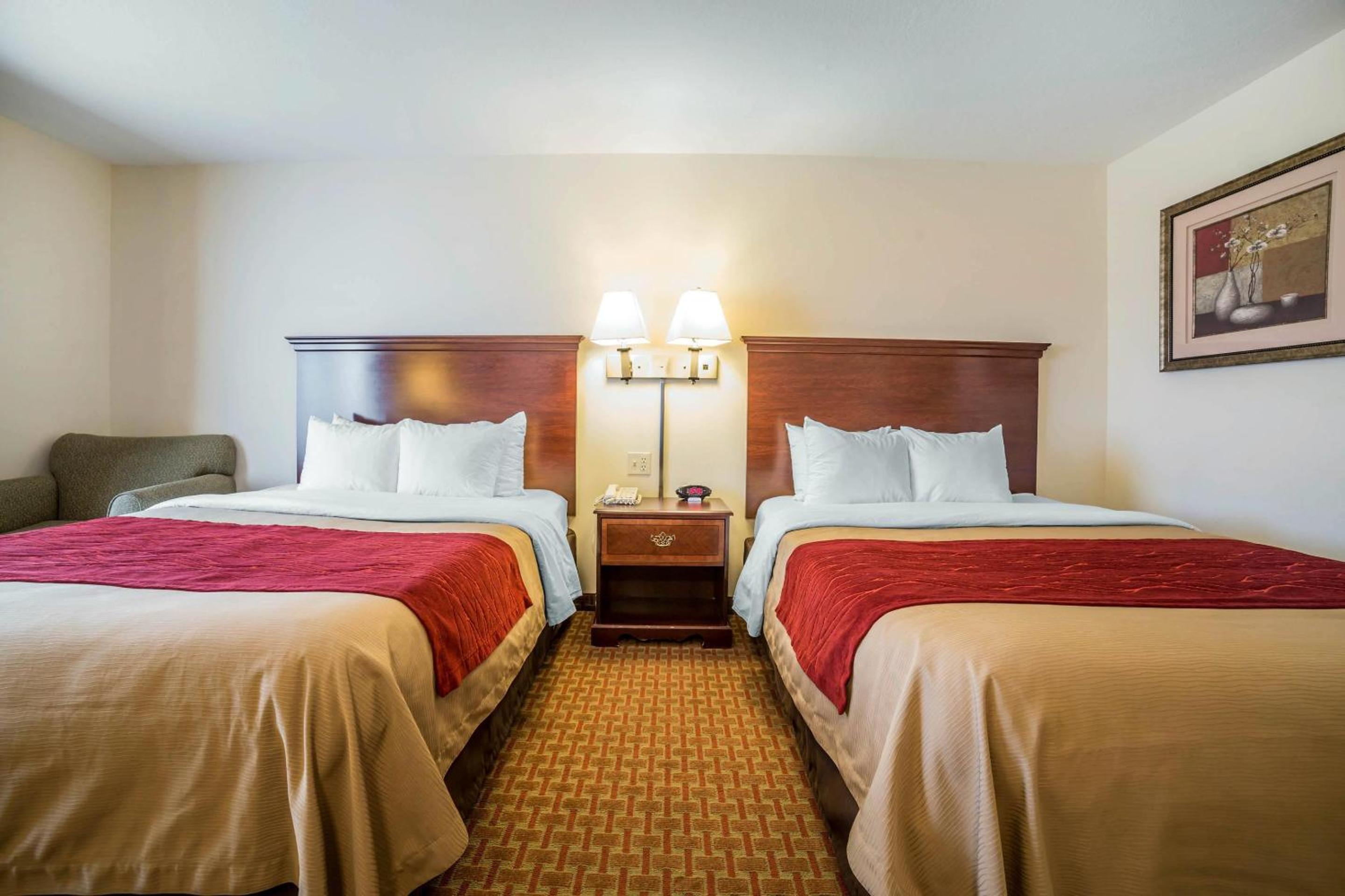 Queen Room with Two Queen Beds - Accessible/Non-Smoking  - Photo 3