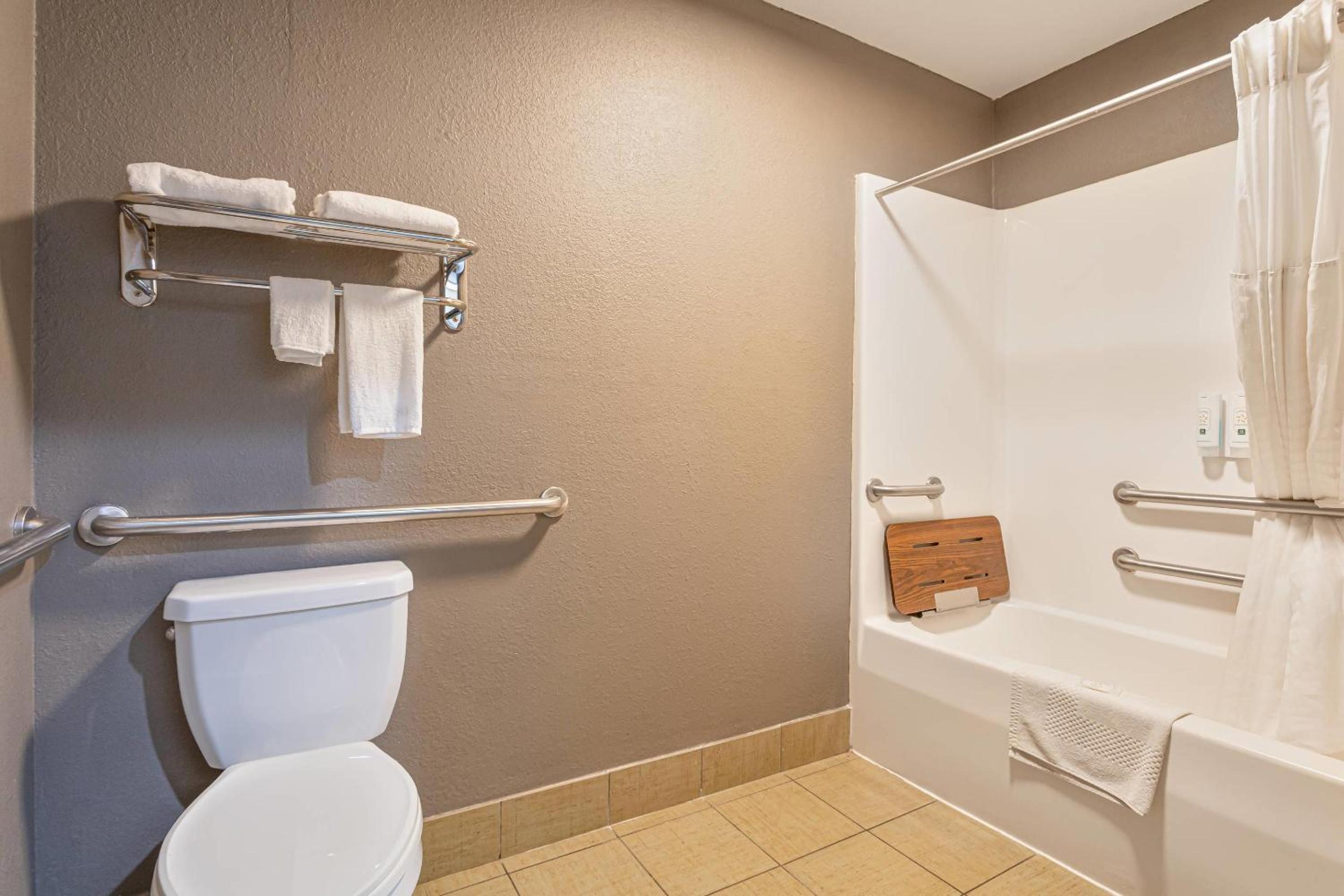 King Room - Accessible/Non-Smoking - Photo 3