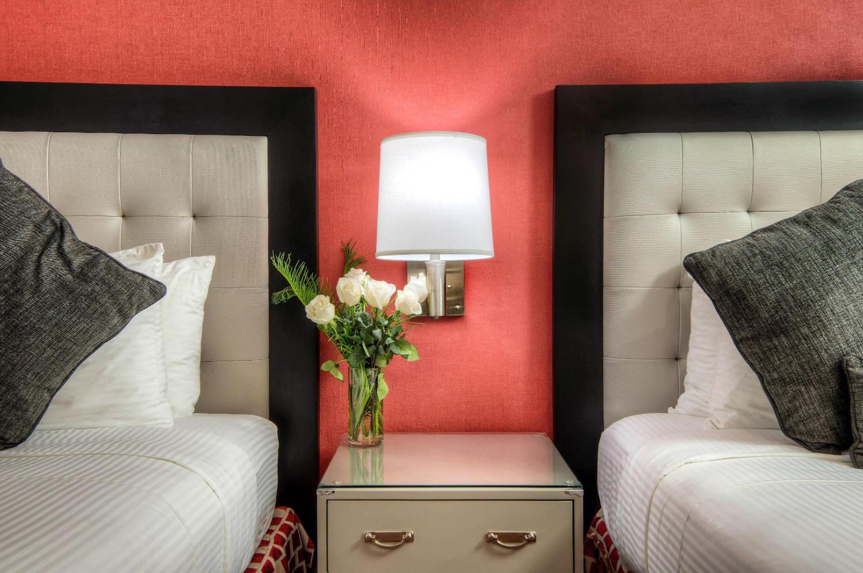 Queen Room with Two Queen Beds - Photo 2