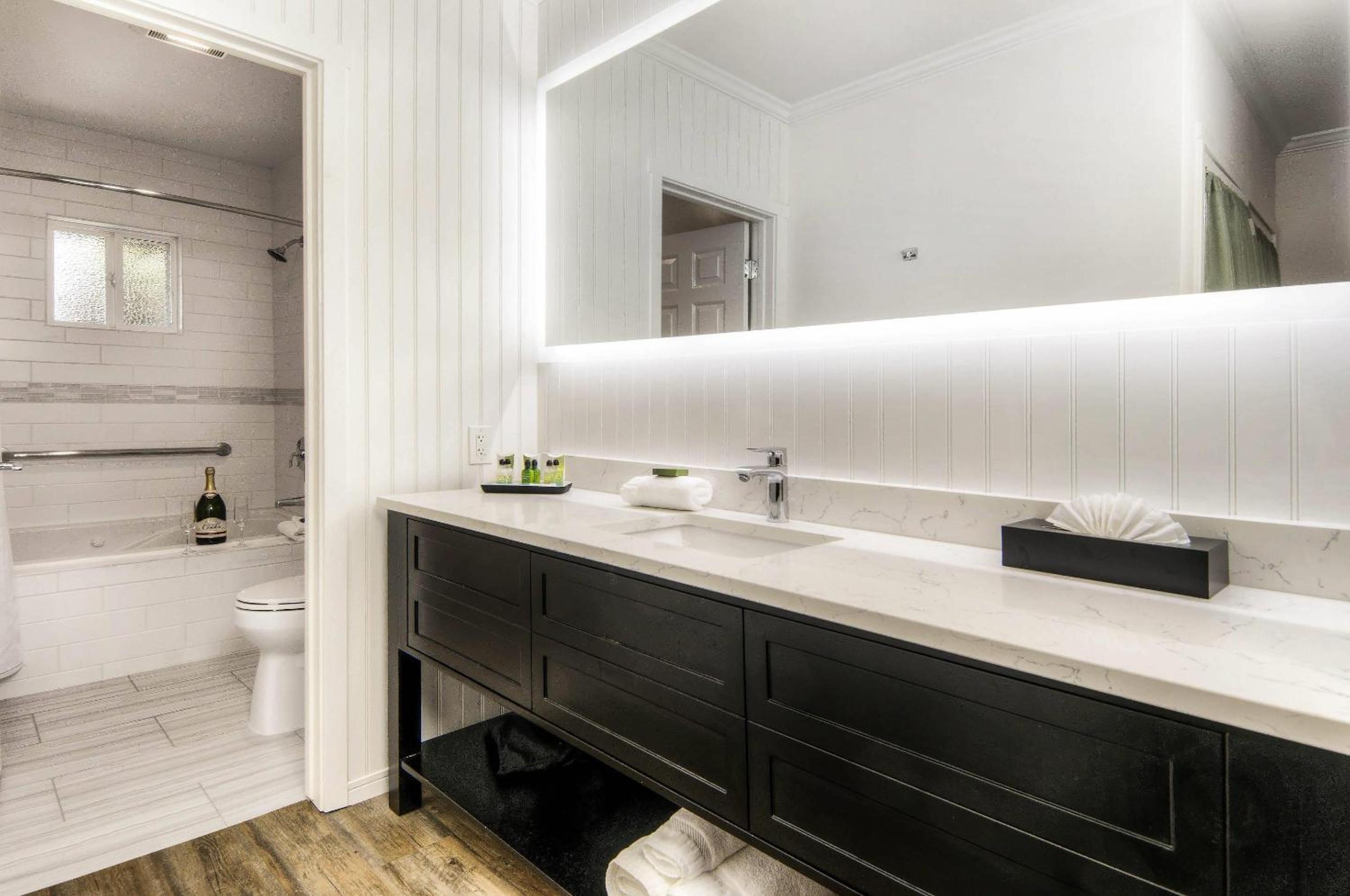 King Suite - Photo 1