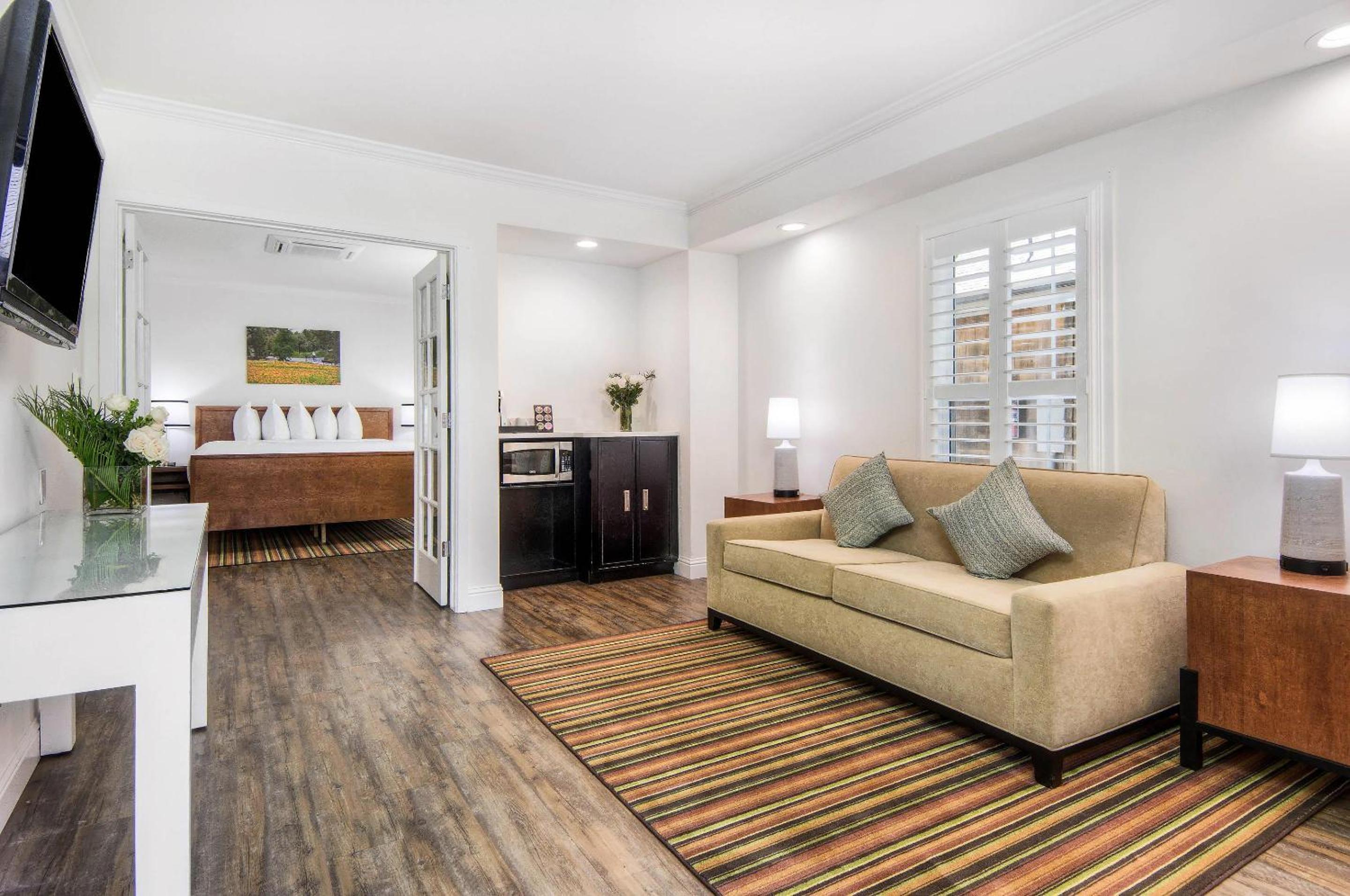 King Suite - Photo 4