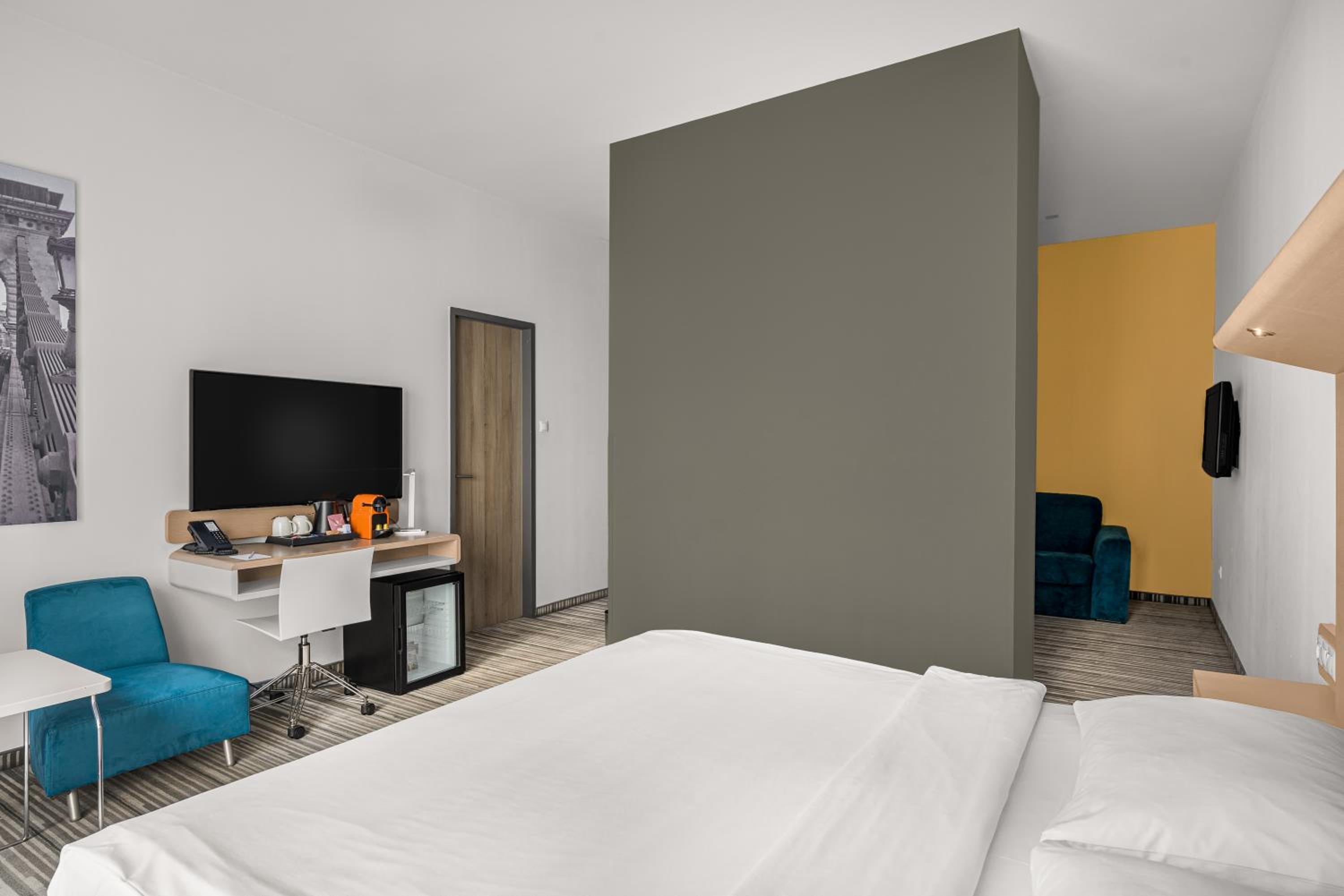 Family Room - Photo 3