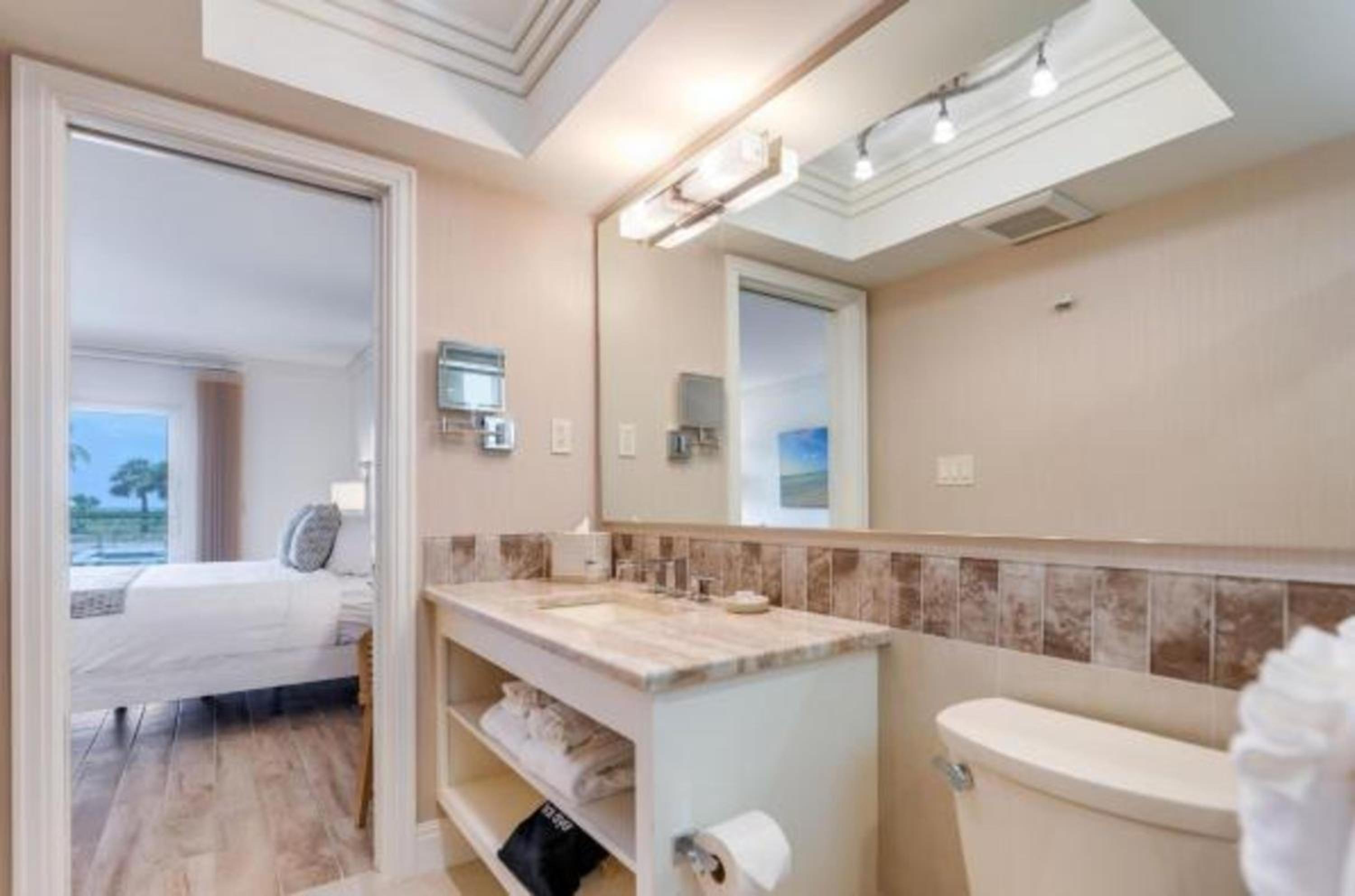 Pool/Gulf View First Floor King ADA - Photo 4