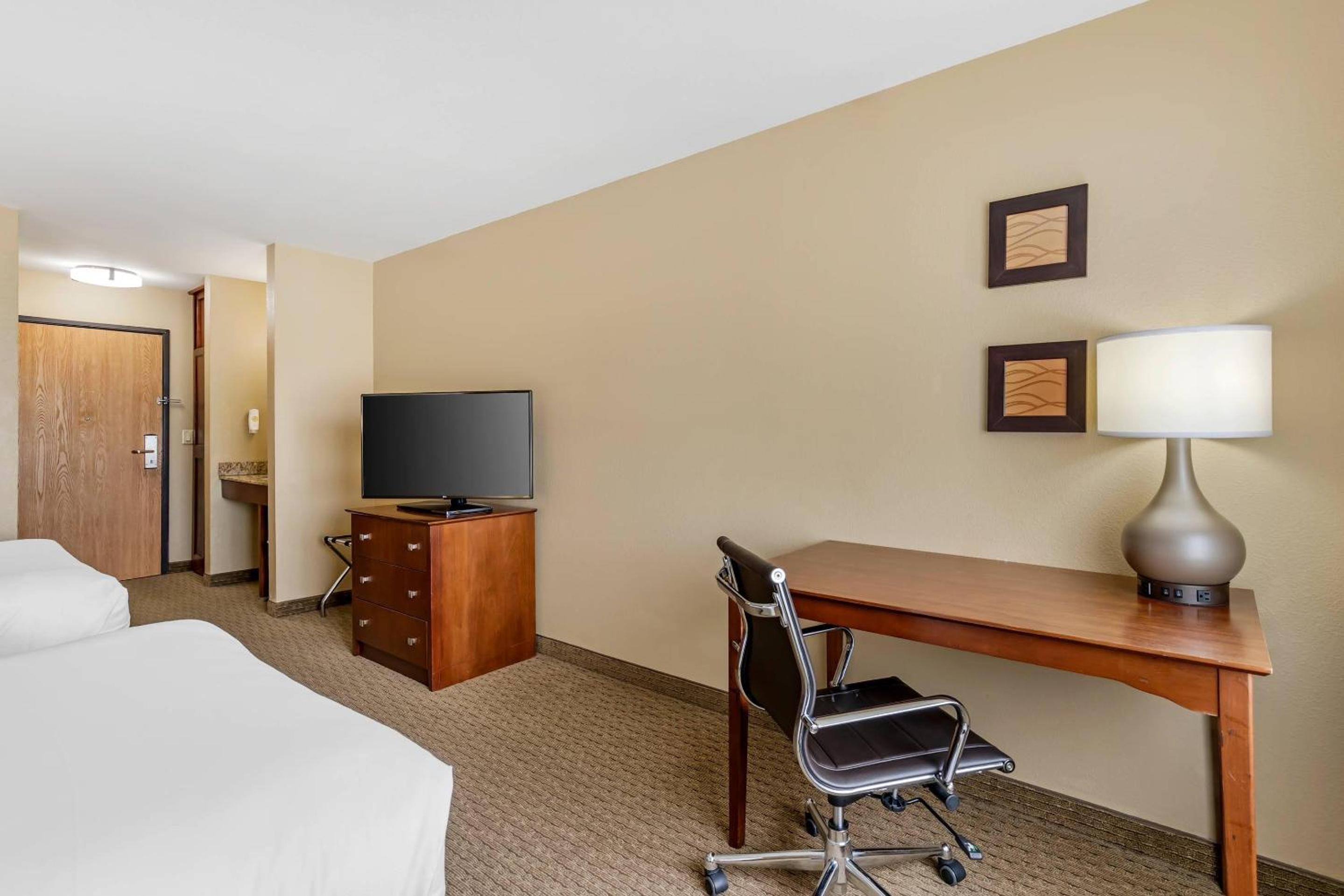 Double Room with Two Double Beds - Non-Smoking - Photo 3