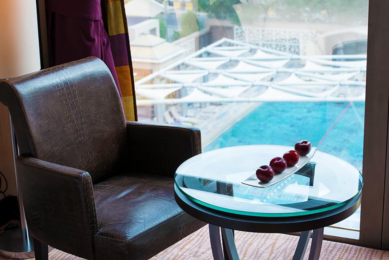 Standard King Room with Pool View - Smoking photo 2