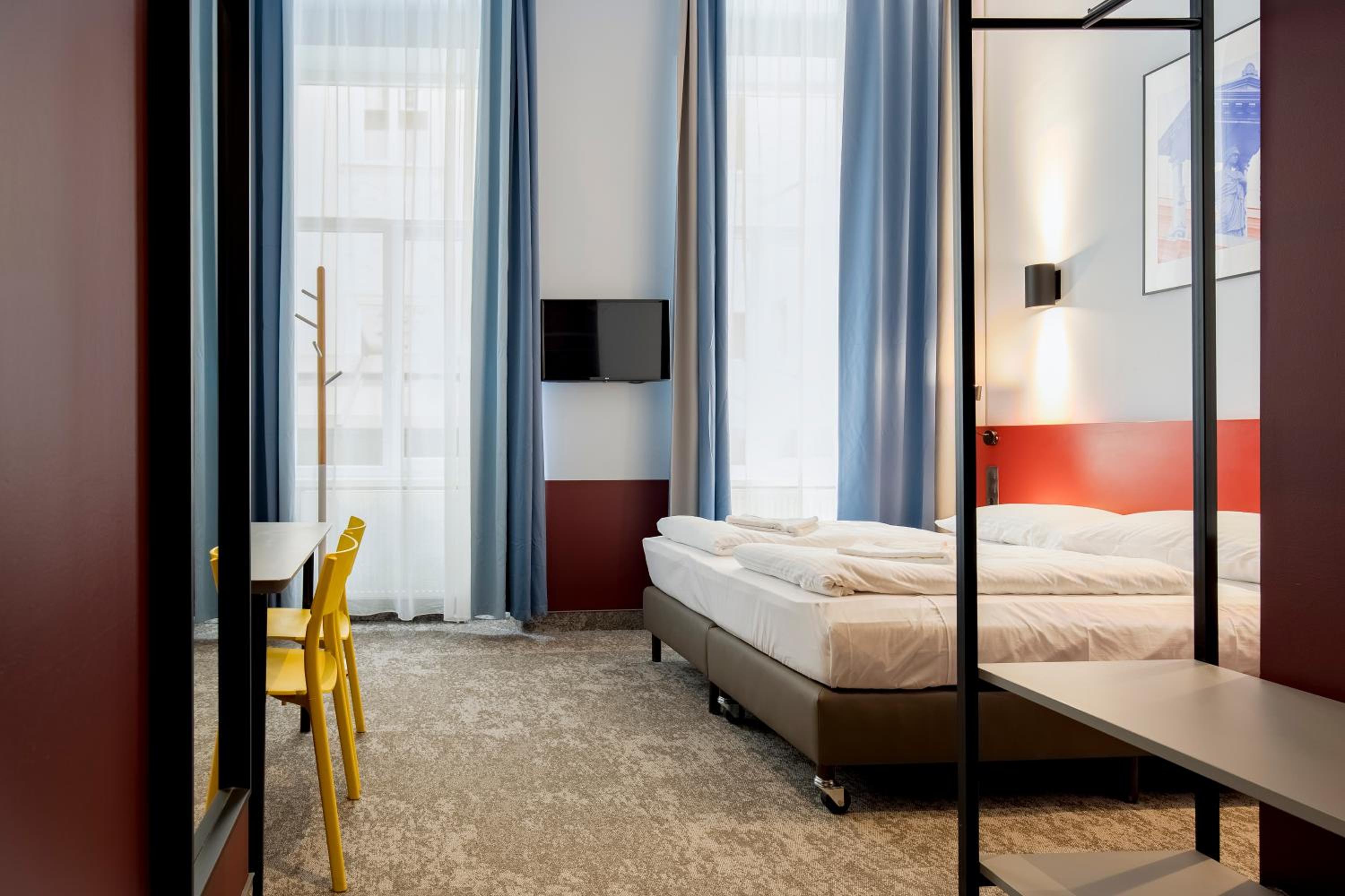 Triple Room with Private Bathroom - Photo 9